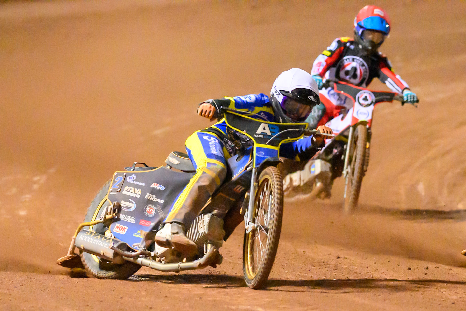 Anders Rowe of Sheffield Tigers    in White leading Tate Zischke of Belle Vue Aces   in Red during the Knockout Cup, Northern Section match between Belle Vue Aces and Sheffield Tigers at the National Speedway Stadium, Manchester on Monday 30th March 2026. (Photo: Ian Charles | MI News)