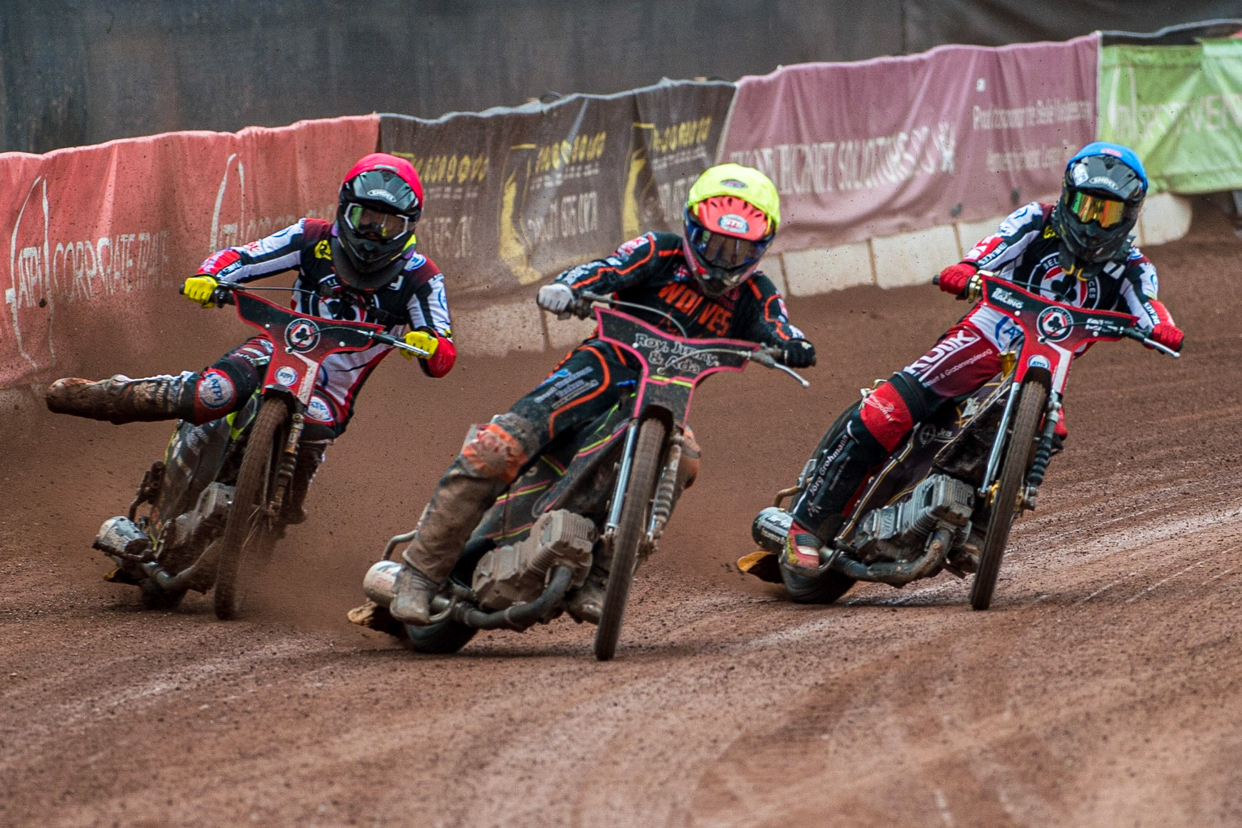 Leon Flint  (Yellow) leads Tom Brennan  (Red) and Norick Blödorn  (Blue) during the SGB Premiership match between Belle Vue Aces and Wolverhampton Wolves at the National Speedway Stadium, Manchester on Monday 29th August 2022. (Credit: Ian Charles | MI News)