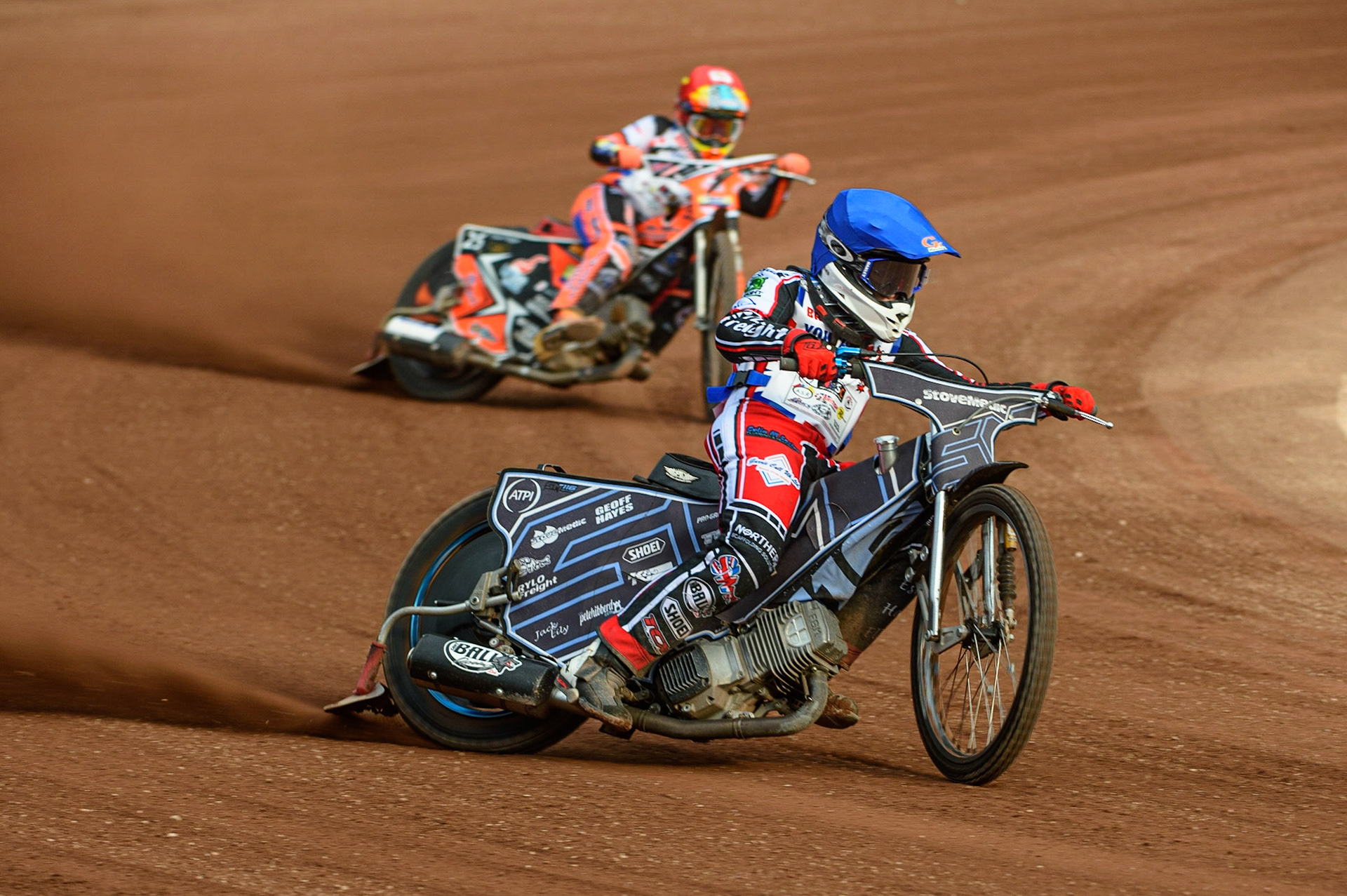 MANCHESTER, UK. MAY 28TH   Sam McGurk (Blue) leads Ben Trigger  (Red) during the British Junior Championship at the National Speedway Stadium, Manchester on Friday 28th May 2021. (Credit: Ian Charles | MI News)