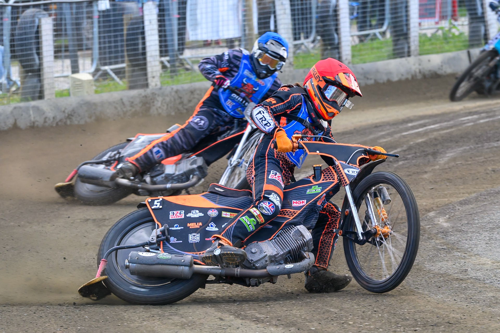 Jack Smith of Buxton Bulls in Red leading Jack Roberts of Buxton Bulls  in Blue during the WSRA National Development League match between Buxton Bulls and Edinburgh Monarchs Academy at Hi-Edge Speedway, Buxton on Sunday 14th June 2026. (Photo: Ian Charles | MI News)