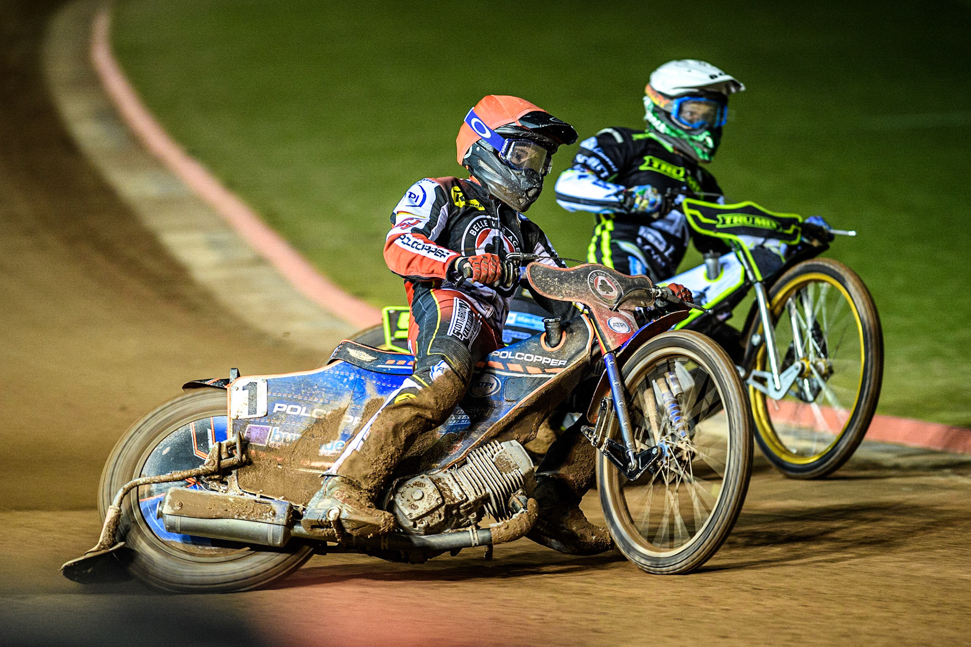 Brady Kurtz (Red) outside Jason Doyle (White) during the Sports Insure Premiership Semi Final Playoff 2nd leg match between Belle Vue Aces and Ipswich Witches at the National Speedway Stadium, Manchester on Monday 25th September 2023. (Photo: Ian Charles | MI News)