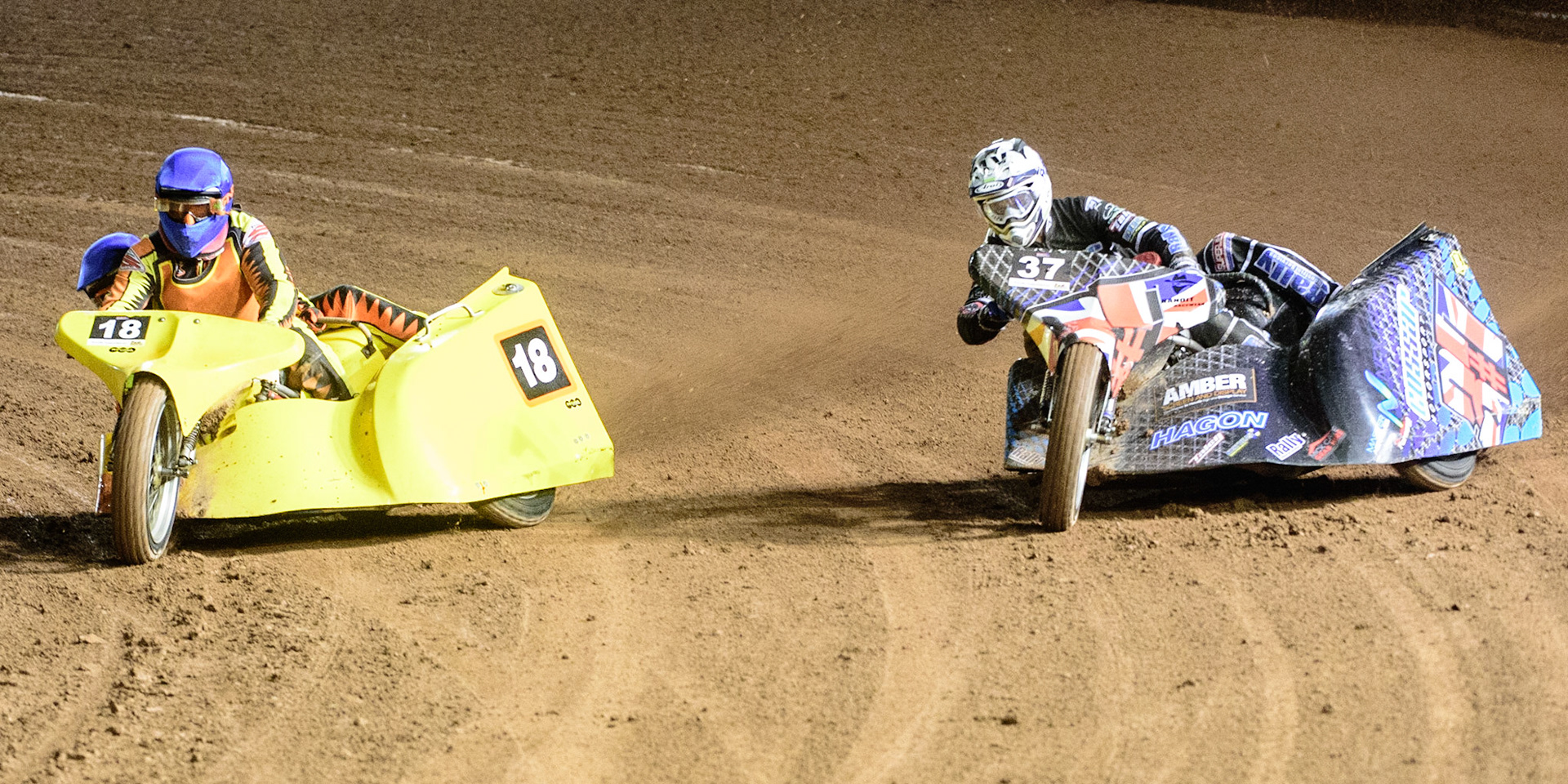 MANCHESTER, UK. OCT 30TH   Mick Stace &amp; Ryan Knowles  (Blue) inside Mark Cossar &amp; Gareth Williams  (White) during the Manchester Masters Sidecar Speedway and Flat Track Racing at the National Speedway Stadium, Manchester on Saturday 30th October 2021. (Credit: Ian Charles | MI News)