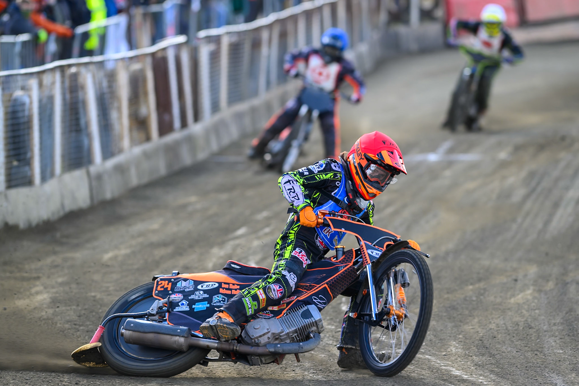 Jack Smith of Buxton Bulls  in Red leading Jack Roberts of 'The Potters'  in Blue and Ben Whalley of 'The Kings'  in White during the Regina Chains Fours at Buxton Speedway, Buxton on Sunday 5th April 2026. (Photo: Ian Charles | MI News)