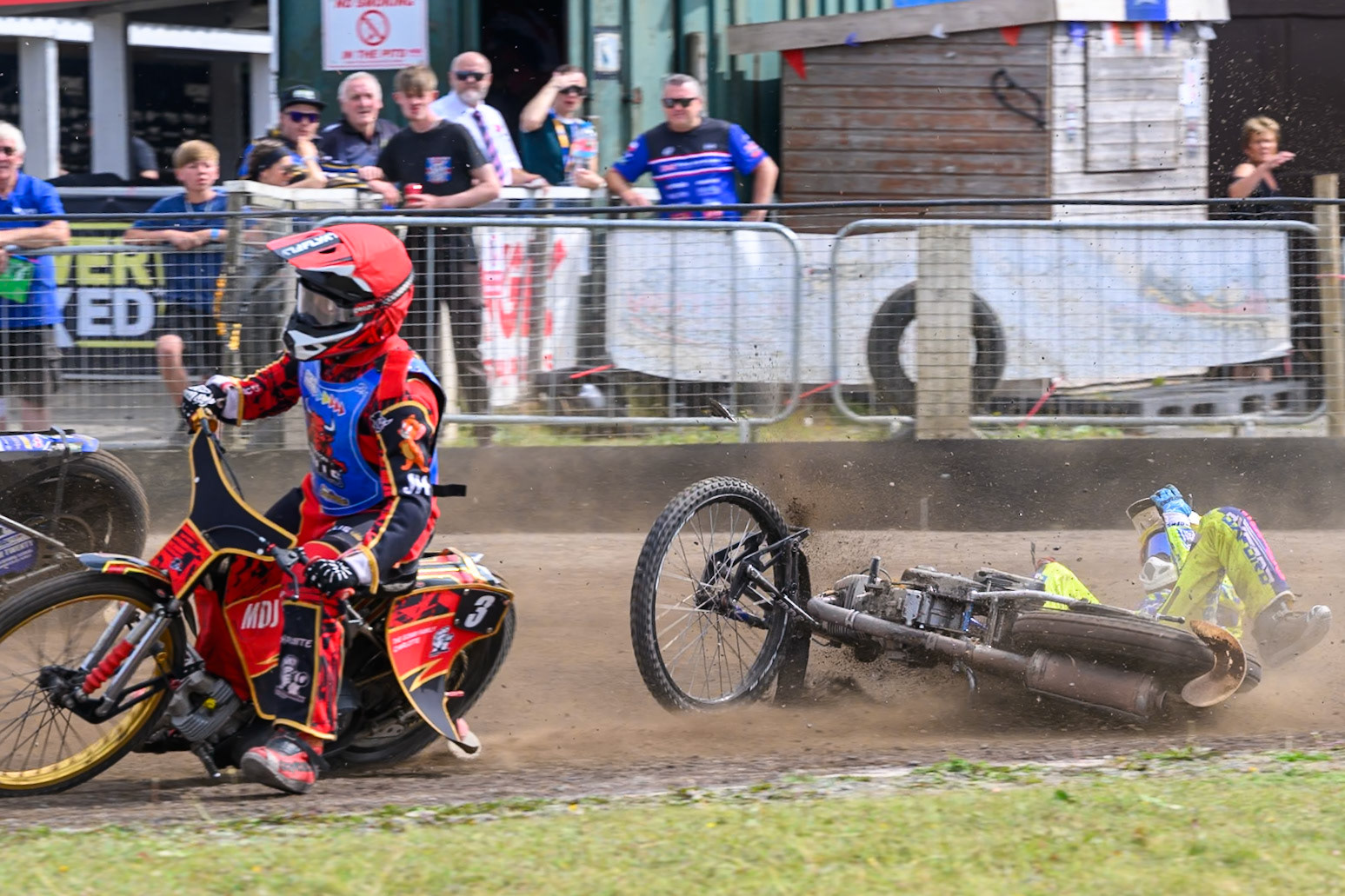 In the re-run of Heat 5, Darryl Ritchings of Oxford Chargers  falls behind Luke Harris of Buxton Bulls in Red  during the WSRA National Development League match between Buxton Bulls and Oxford Chargers at Hi-Edge Speedway, Buxton on Sunday 2nd August 2026. (Photo: Ian Charles | MI News)