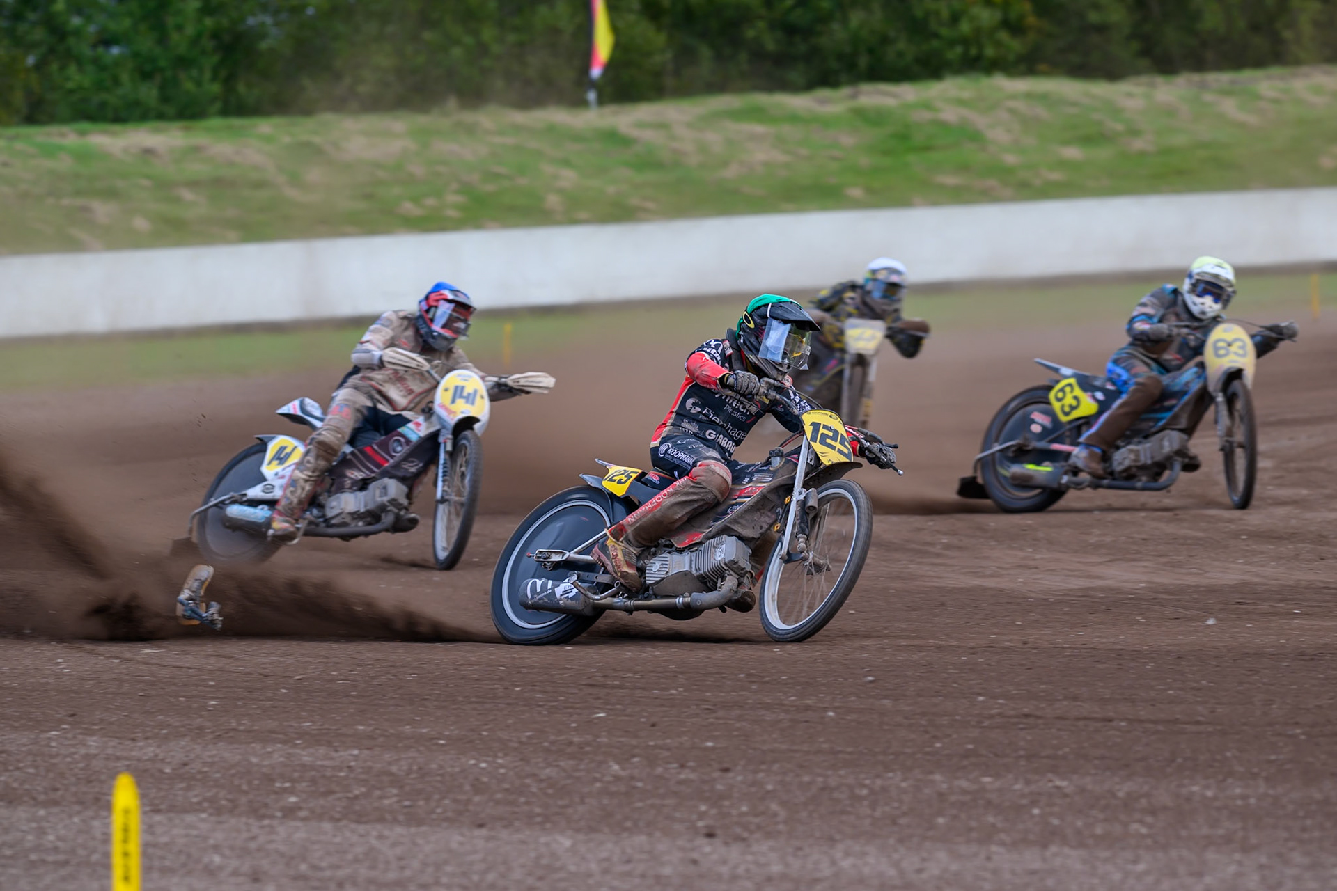 Lukas Fienhage (125) of Germany in Green loses his dirt deflector whilst leading Heat 15, ahead of Andrew Appleton (141) of Great Britain in Blue, Dave Meijerink (63) of The Netherlands in Yellow and Tero Aarnio (44) of Finland in White during the FIM Long Track World Championship Final 4, at the Speed Centre Roden, Netherlands on Sunday 21st September 2025. (Photo: Ian Charles | MI News)during the FIM Long Track World Championship Final 4, at the Speed Centre, Roden on Sunday 21st September 2025. (Photo: Ian Charles | MI News)