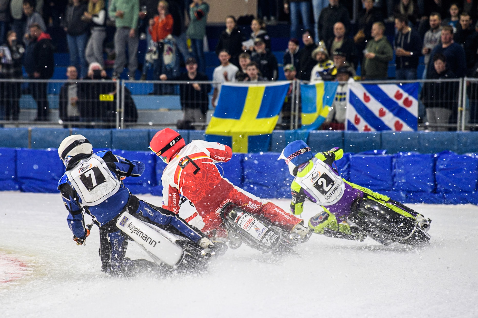 Reinhard Greisel of Germany in White chases Michał Knapp of Poland in Red and Paul Cooper of Great Britain in Blue during the Roelof Thijs Bokaal, Ice Rink Thialf, Heerenveen, Netherlands on Friday 4th April 2025. (Photo: Ian Charles | MI News)