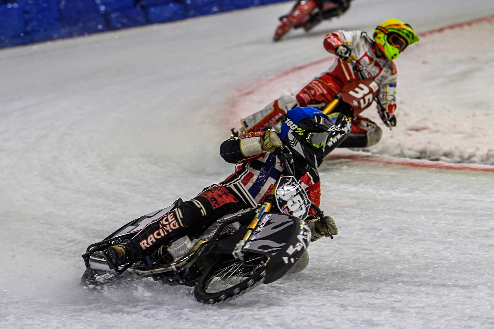Jo Saetre of Norway in Blue leading Michał Knapp of Poland in Yellow during the Roelof Thijs Bokaal, Ice Rink Thialf, Heerenveen, Netherlands on Friday 4th April 2025. (Photo: Ian Charles | MI News)