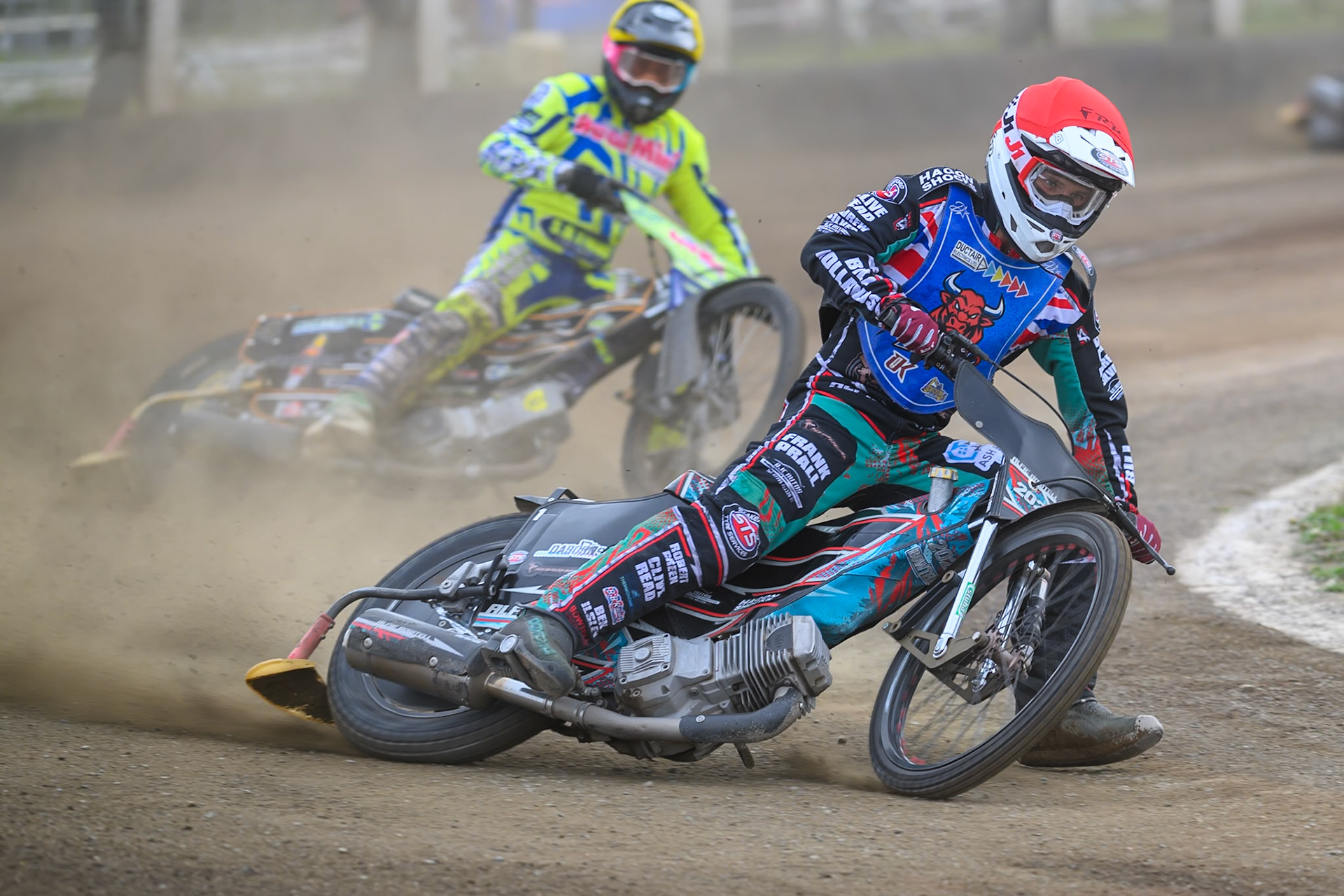 Alfie Bowtell of Buxton Bulls in Red leading Ashton Vale of Oxford Chargers in Yellow during the WSRA National Development League match between Buxton Bulls and Oxford Chargers at Hi-Edge Speedway, Buxton on Sunday 2nd August 2026. (Photo: Ian Charles | MI News)