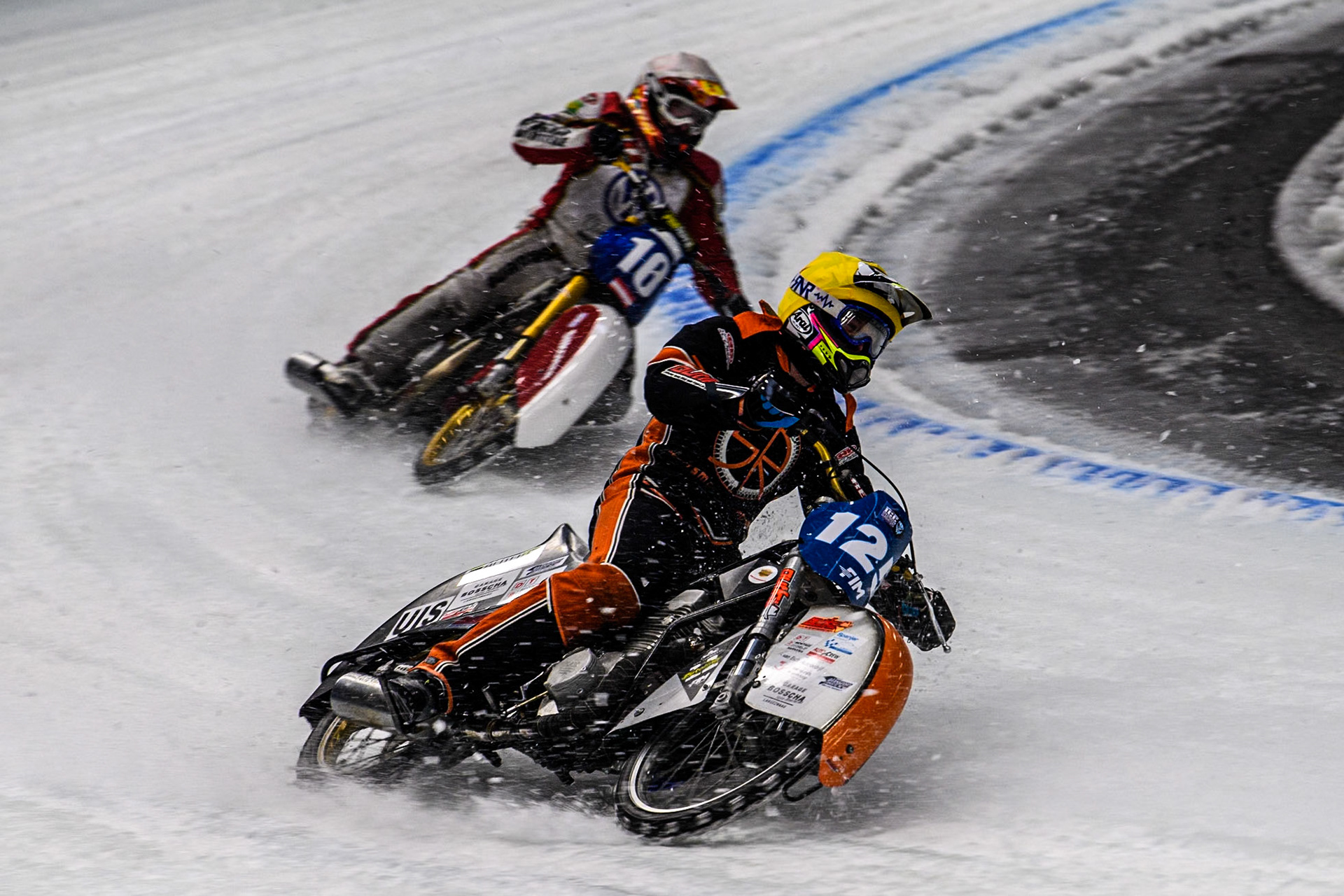 Sebastian Reitsma (125) of The Netherlands in Yellow leading Reserve Josef Kreuzberger (18) of Austria in White during the Ice Speedway Gladiators World Championship Final 2 at Max-Aicher-Arena, Inzell on Sunday 16th March 2025. (Photo: Ian Charles | MI News)