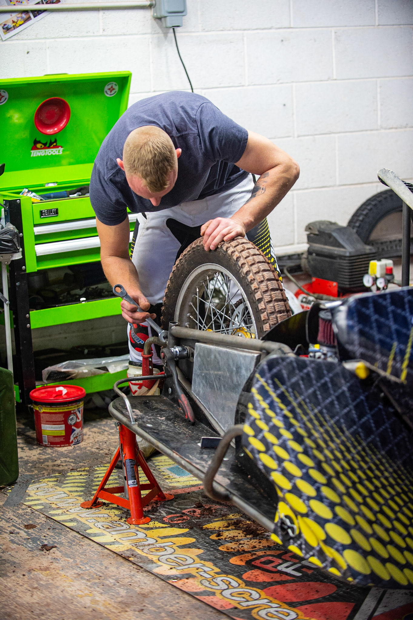MANCHESTER, ENGLAND Mechanic working on the sidecar unit during the  ACU Sidecar Speedway Manchester Masters,  Belle Vue National Speedway Stadium, Manchester Saturday 12 October 2019 (Credit: Ian Charles | MI News)