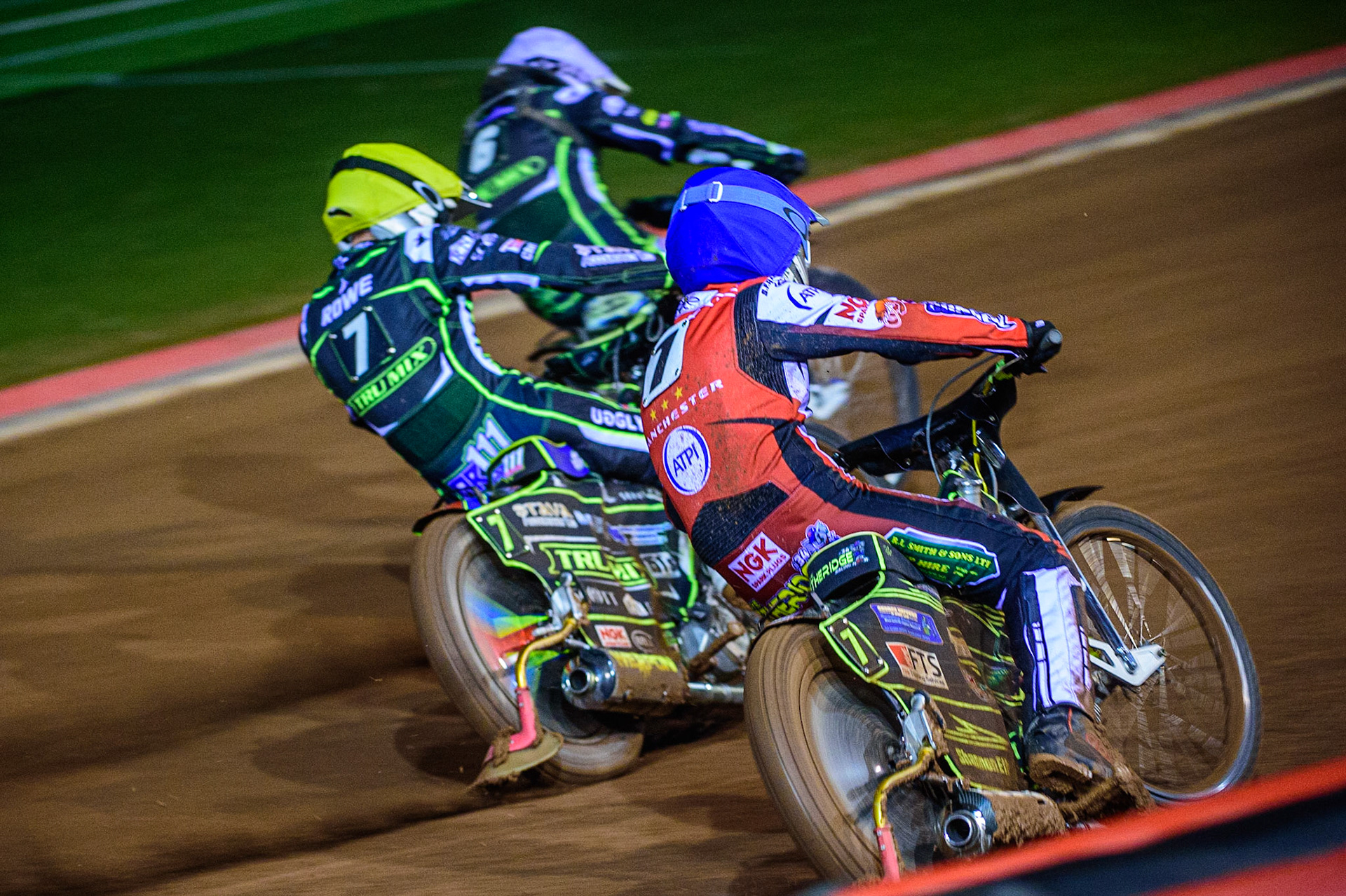 Jye Etheridge  (Blue) outside Anders Rowe  (Yellow) and Paul Starke  (White)during the SGB Premiership Semi Final 2nd Leg between Belle Vue Aces and Ipswich Witches at the National Speedway Stadium, Manchester on Monday 3rd October 2022. (Credit: Ian Charles | MI News)