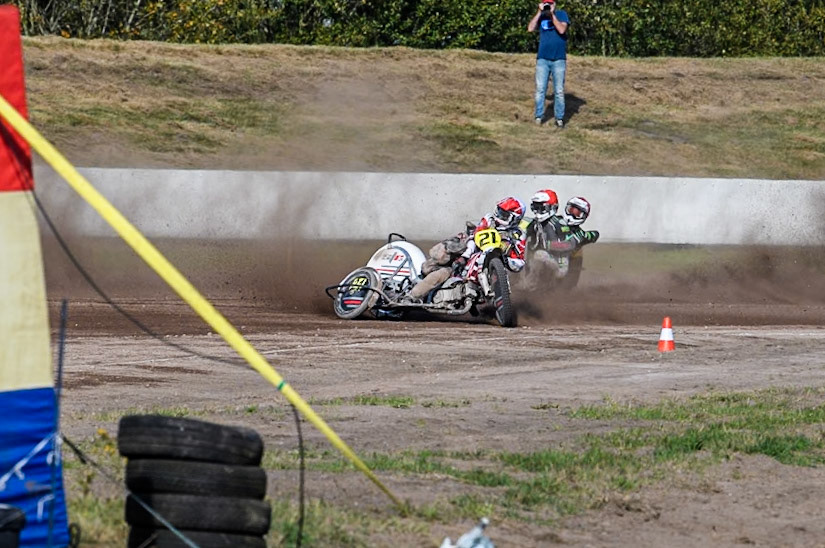 Wilfred Detz &amp; Britget Portijk (1) of The Netherlands  comes to grief in the Sidecar Support Class during the FIM Long Track World Championship Final 5 at the Speed Centre Roden, Roden, Netherlands on Sunday 22nd September 2024. (Photo: Ian Charles | MI News)
