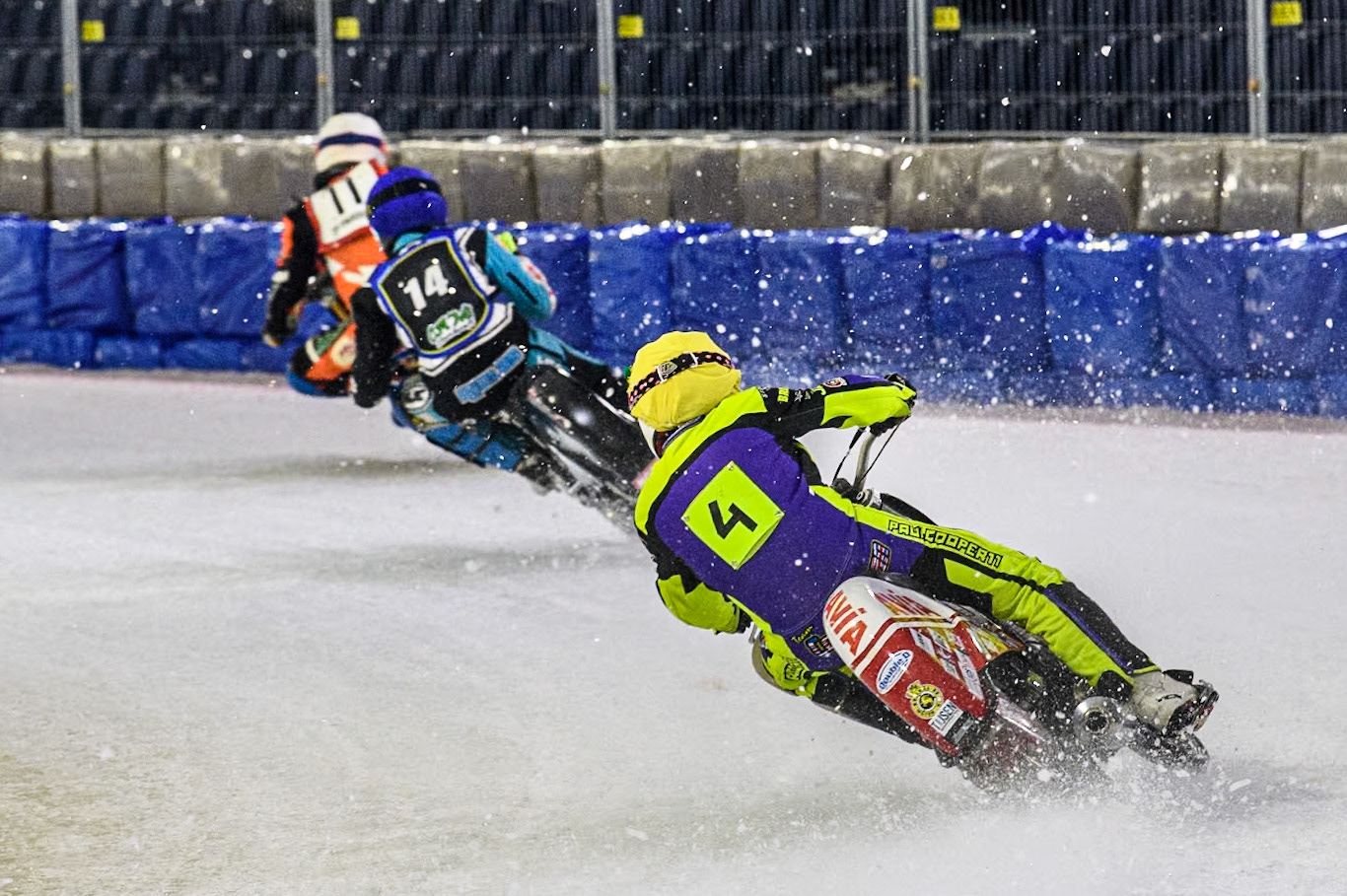 Paul Cooper of Great Britain in Yellow chases Filip Jäger of Sweden in Blue and Lukáš Hutla of The Czech Republic in White during the Roelof Thijs Bokaal at Ice Rink Thialf, Heerenveen, The Netherlands on Friday 5th April 2024. (Photo: Ian Charles | MI News)