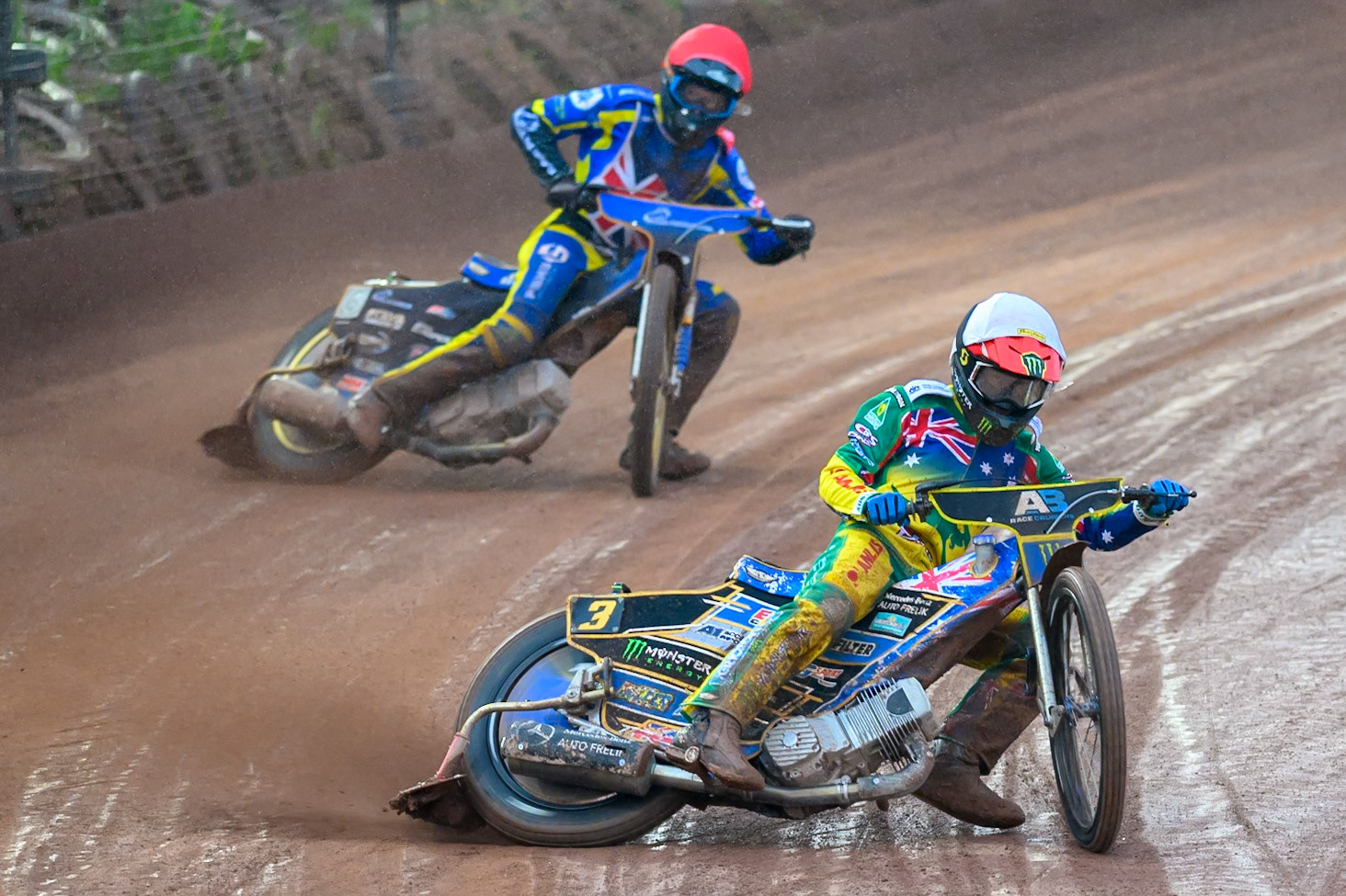 Jack Holder of Australia in White leading Anders Rowe of Great Britain in Red during the Speedway GP Qualifying Round 3 at Allied Ashfield Stadium, Glasgow on Saturday 30th May 2026. (Photo: Ian Charles | MI News)