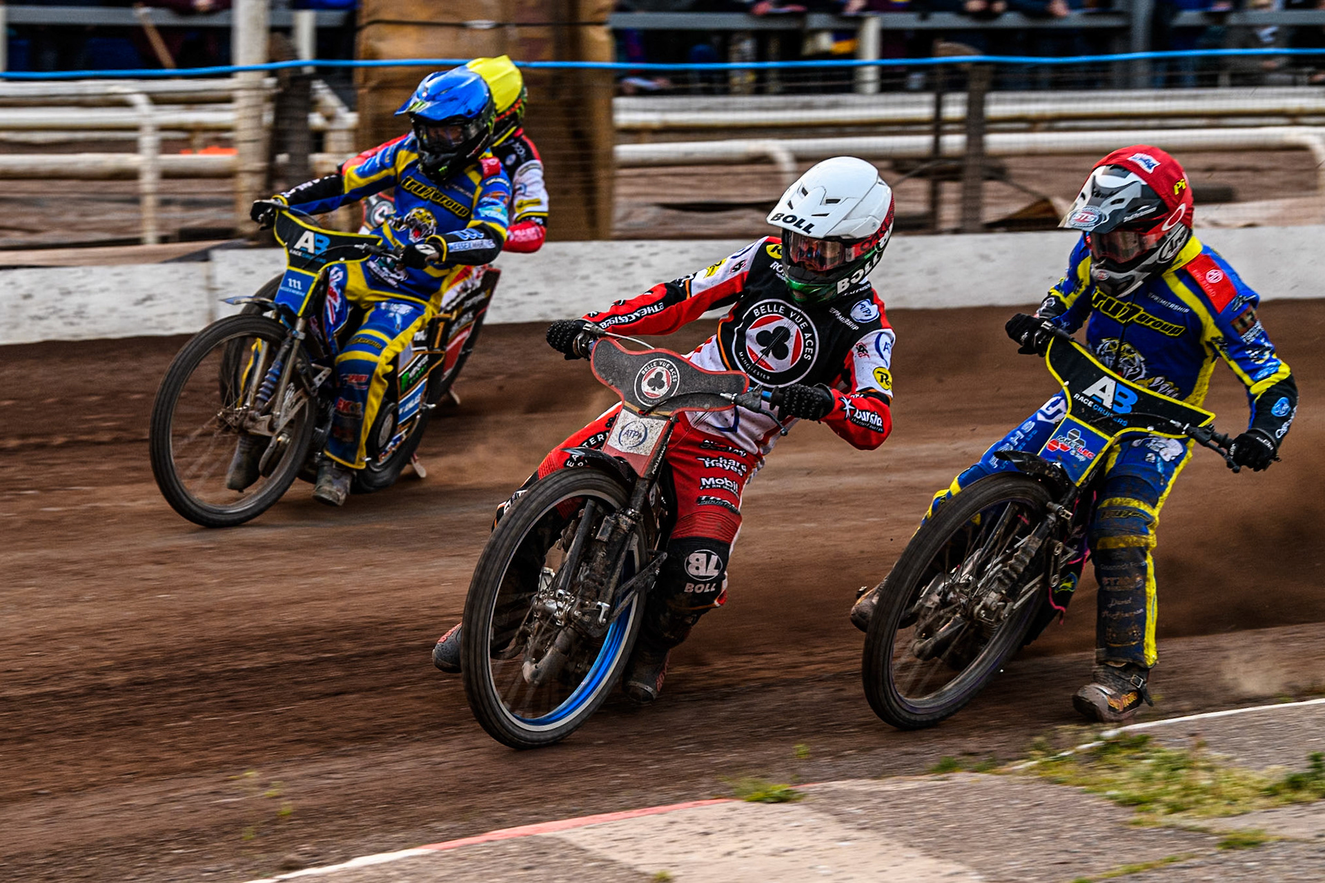 Brady Kurtz of Belle Vue Aces in White leading Josh Pickering of Sheffield Tigers in Red, Jack Holder of Sheffield Tigers in Blue and Dan Bewley of Belle Vue Aces in Yellow during the Rowe Motor Oil Premiership match between Sheffield Tigers and Belle Vue Aces at Owlerton Stadium, Sheffield on Monday 5th May 2025. (Photo: Ian Charles | MI News)