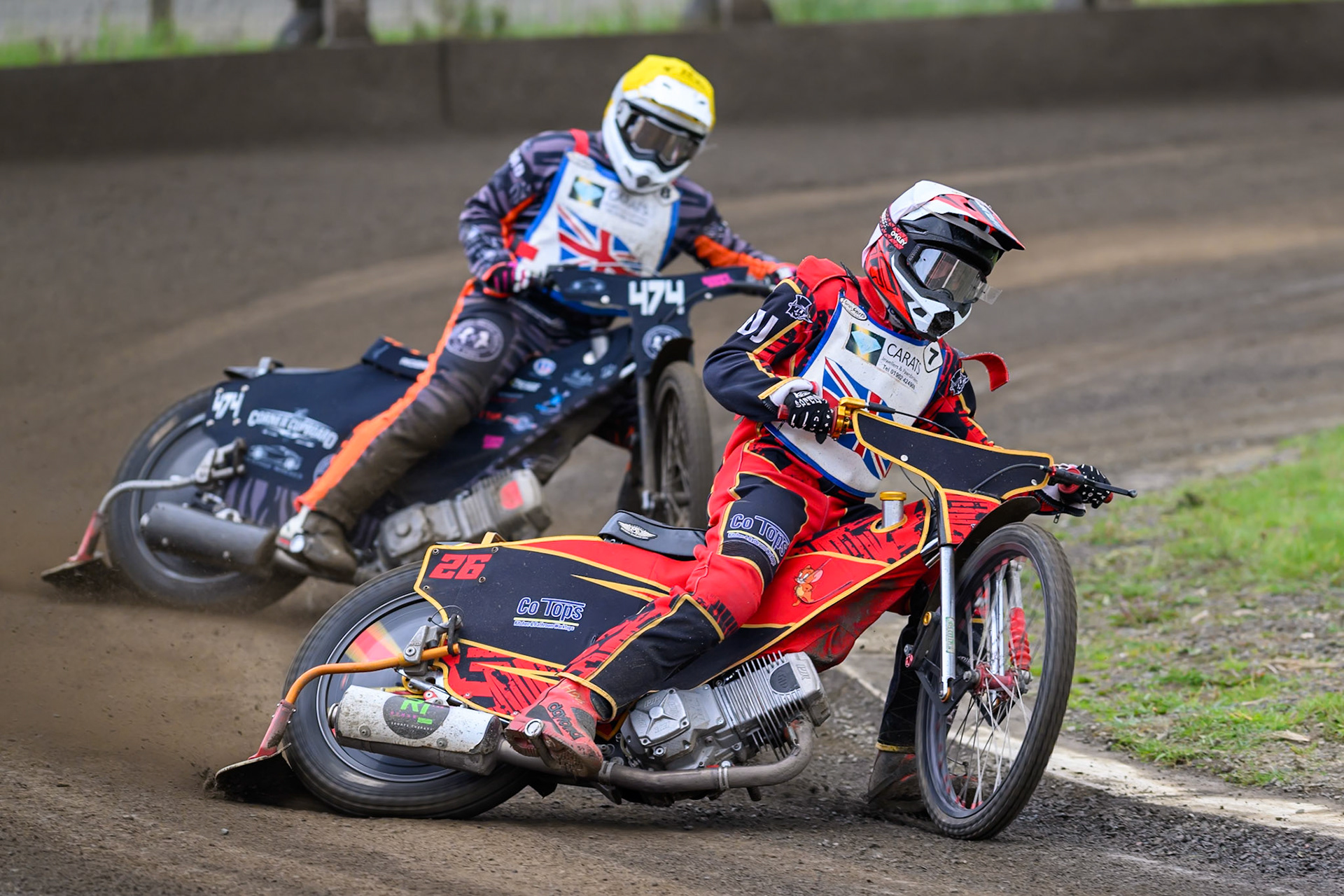 Luke Harris in White leading Jack Roberts in Yellow during the Derbyshire Open at Hi-Edge Speedway, Buxton on Sunday 27th September 2026. (Photo: Ian Charles | MI News)