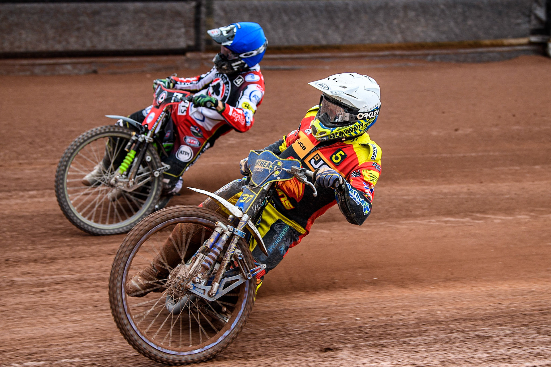 Chris Harris (White) inside Charles Wright (Blue) during the Sports Insure Premiership match between Belle Vue Aces and Leicester Lions at the National Speedway Stadium, Manchester on Monday 28th August 2023. (Photo: Ian Charles | MI News)