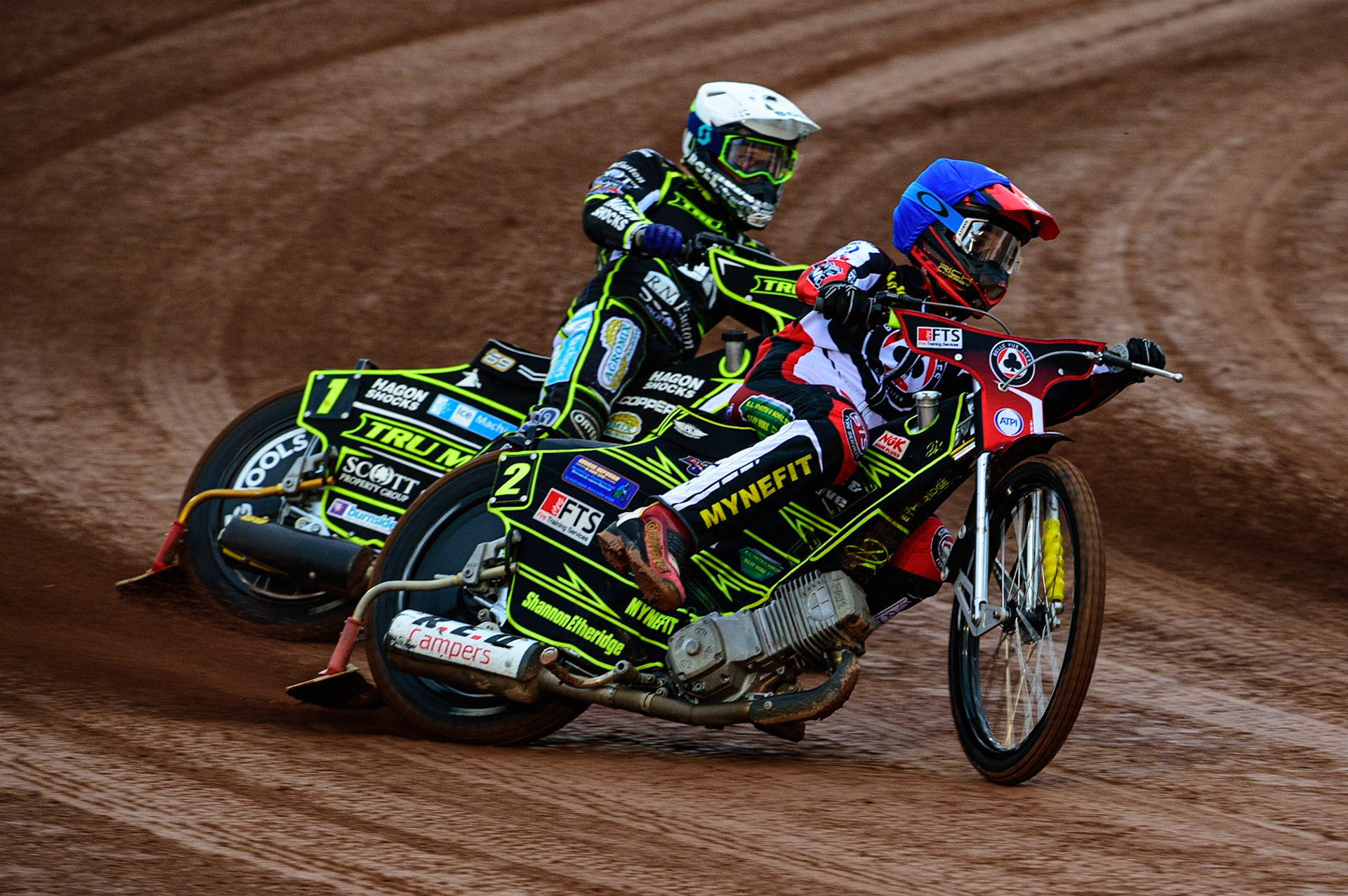 MANCHESTER, UK. JUN 6TH Jye Etheridge (Blue) leads Jason Doyle  (White)  during the SGB Premiership match between Belle Vue Aces and Ipswich Witches at the National Speedway Stadium, Manchester on Monday 6th June 2022. (Credit: Ian Charles | MI News)