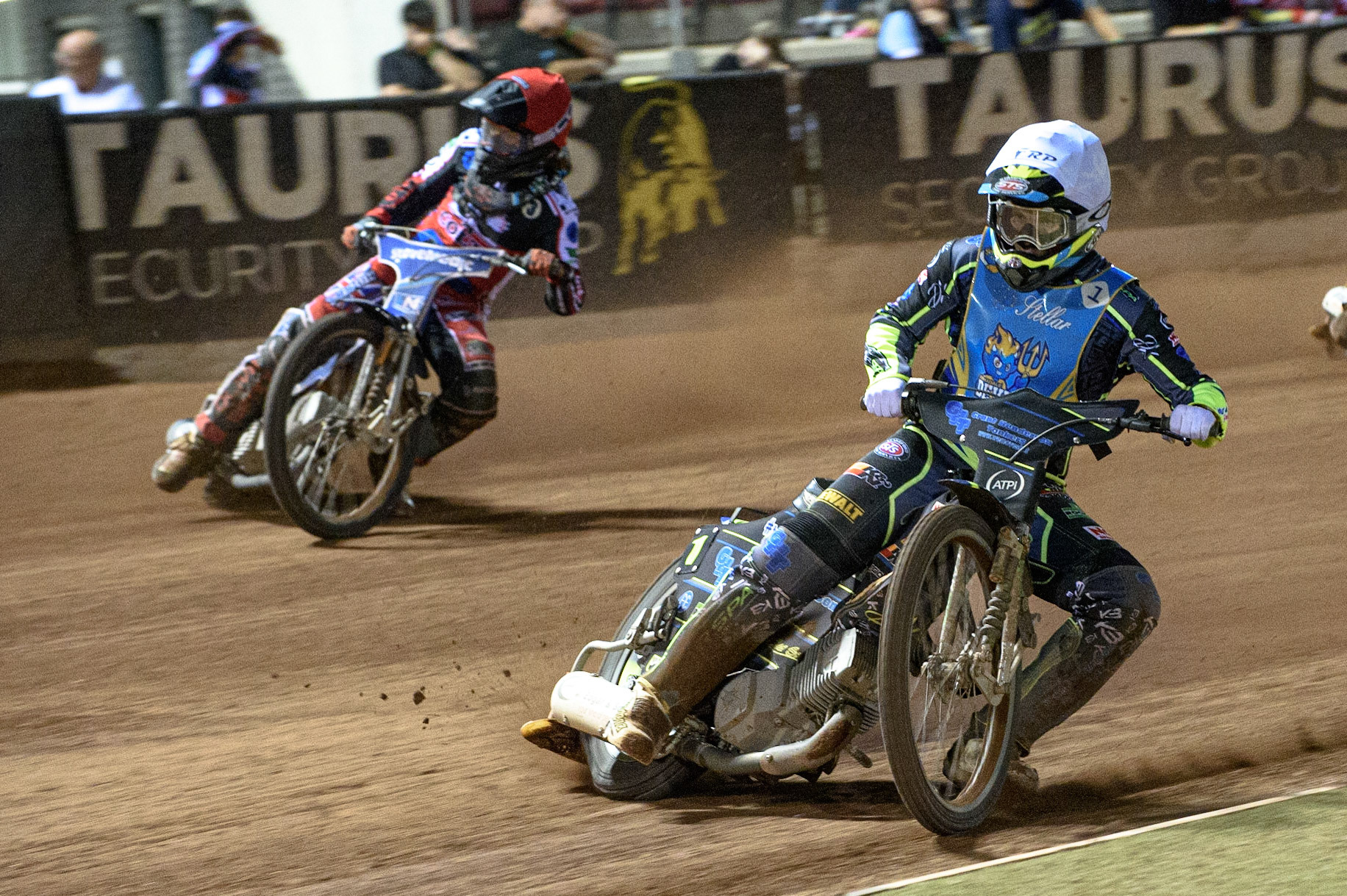 MANCHESTER, UK. AUGUST 20TH Kyle Bickley  (White) leads Harry McGurk  (Red)  during the National Development League match between Belle Vue Aces and Armadale Devils at the National Speedway Stadium, Manchester on Friday 20th August 2021. (Credit: Ian Charles | MI News)