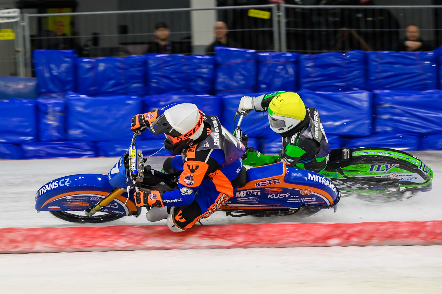 Lukáš Hutla (7) of Czechia in White rides inside Andrej Diviš (8) of Czechia in Yellow during the FIM Ice Speedway Of Nations at Ice Rink Thialf, Heerenveen on Sunday 12th April 2026. (Photo: Ian Charles | MI News)