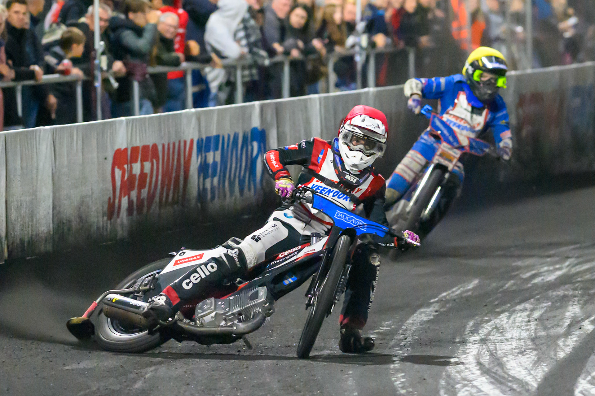 Cristian Zubillaga of Argentina in Red leading Truis Kamhaug of Norway in Yellow during the Gouden KENNY Helm at Speedway Veenoord, Veenoord in the Netherlands on Saturday 19th September 2026. (Photo: Ian Charles | MI News)