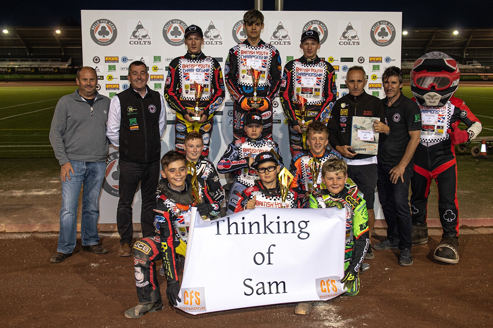 Photo: Ian Charles

All the winners with Richard Cotton, Adrisam Smith (left) and Neil Vatcher, Mark Lemon & Chase The Ace (right)

Summer Speed Saturday & British Youth Speedway Championship Round 5, National Speedway Stadium, Manchester, Saturday 22 June 2019