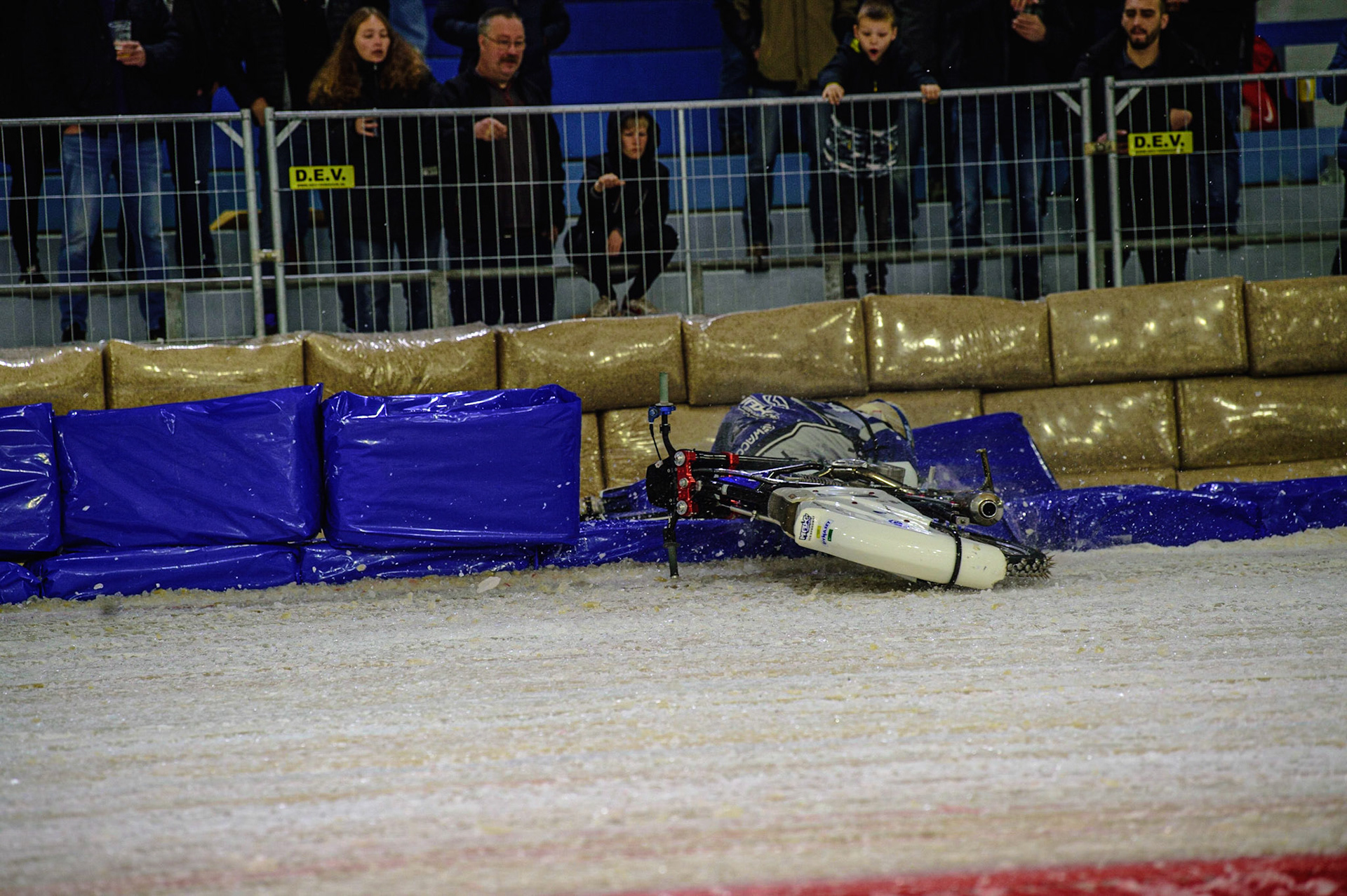 HEERENVEEN, NL.  Max Koivula (24) spins off during the FIM Ice Speedway Gladiators World Championship Final 4 at Ice Rink Thialf, Heerenveen on Sunday  3 April 2022. (Credit: Ian Charles | MI News)