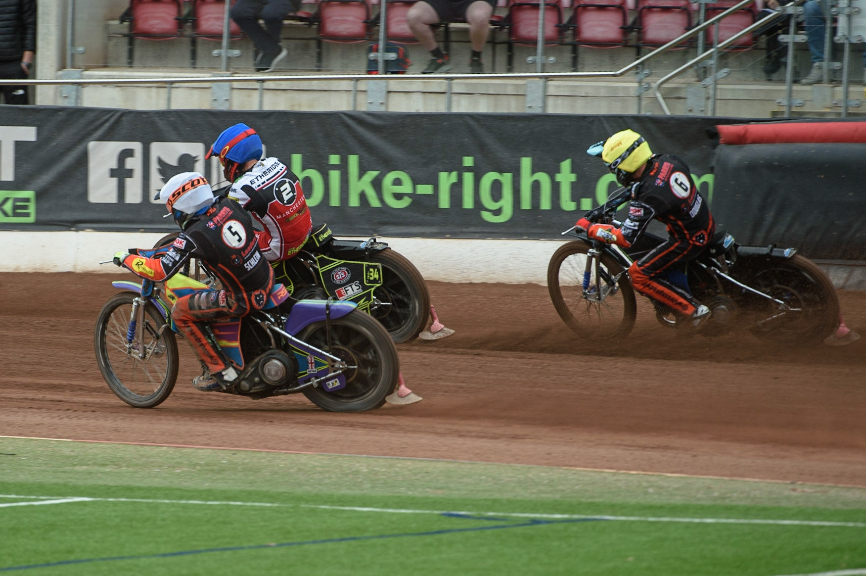 MANCHESTER, UK. AUGUST 30TH Rory Schlein  (White) and Ryan Douglas  (Yellow) go either side off Jye Etheridge  (Blue) during the SGB Premiership match between Belle Vue Aces and Wolverhampton Wolves at the National Speedway Stadium, Manchester on Monday 30th August 2021. (Credit: Ian Charles | MI News)