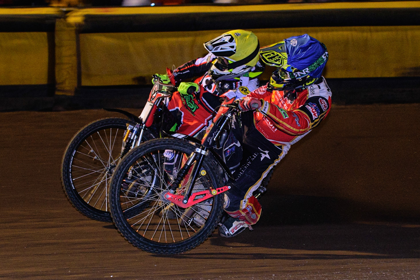 PETERBOROUGH, UK. OCT 14TH Chris Harris  (Blue) passes Tom Brennan  (Yellow) during the SGB Premiership Grand Final 2nd leg between Peterborough and Belle Vue Aces at East of England Showground, Peterborough on Thursday 14th October 2021. (Credit: Ian Charles | MI News)