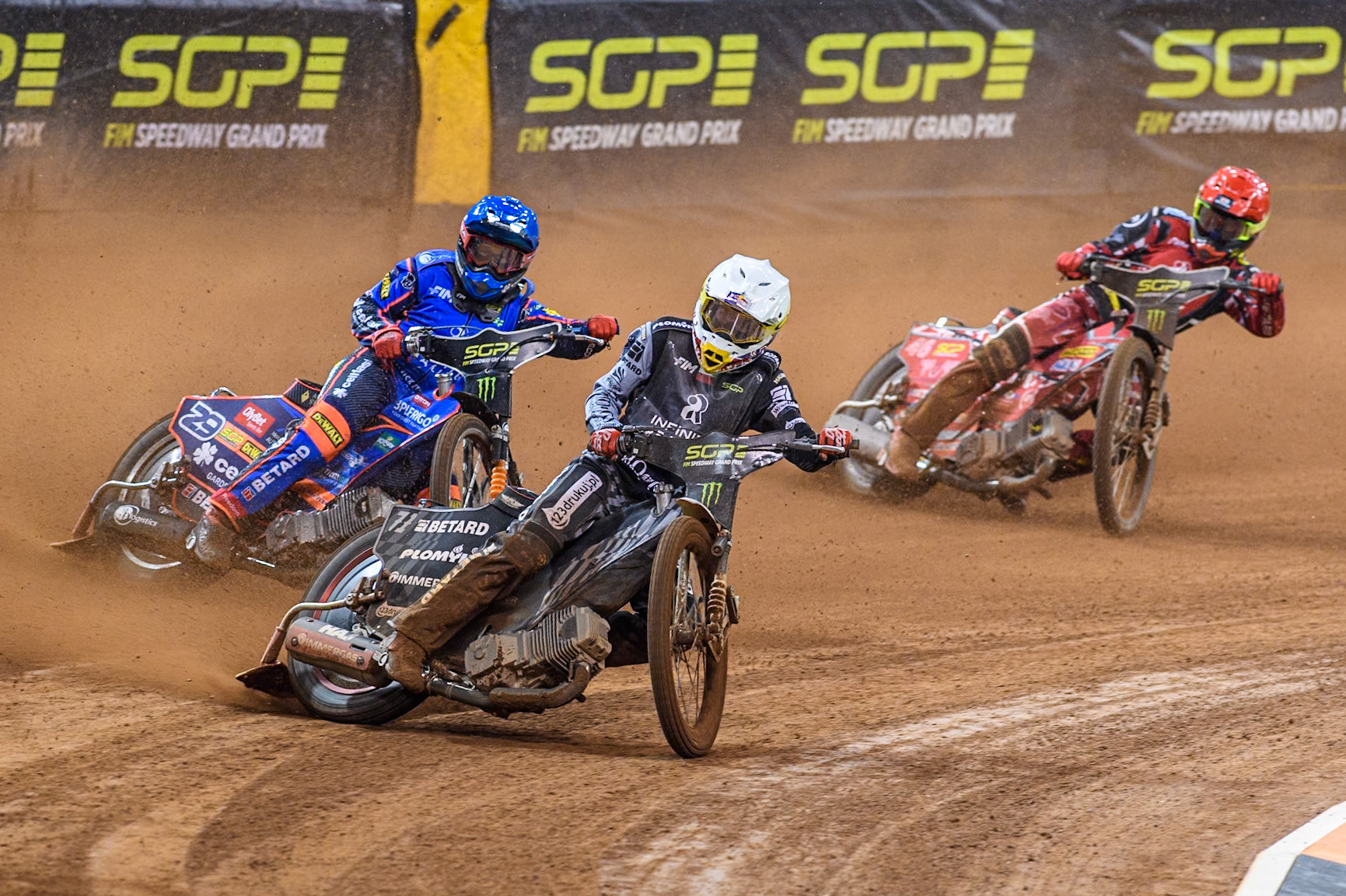 Maciej Janowski (71) of Poland in White leading 29\ in Blue and Max Fricke (46) of Australia in Red during the FIM Speedway Grand Prix of Great Britain at The Principality Stadium, Cardiff on Saturday 17th August 2024. (Photo: Ian Charles | MI News)