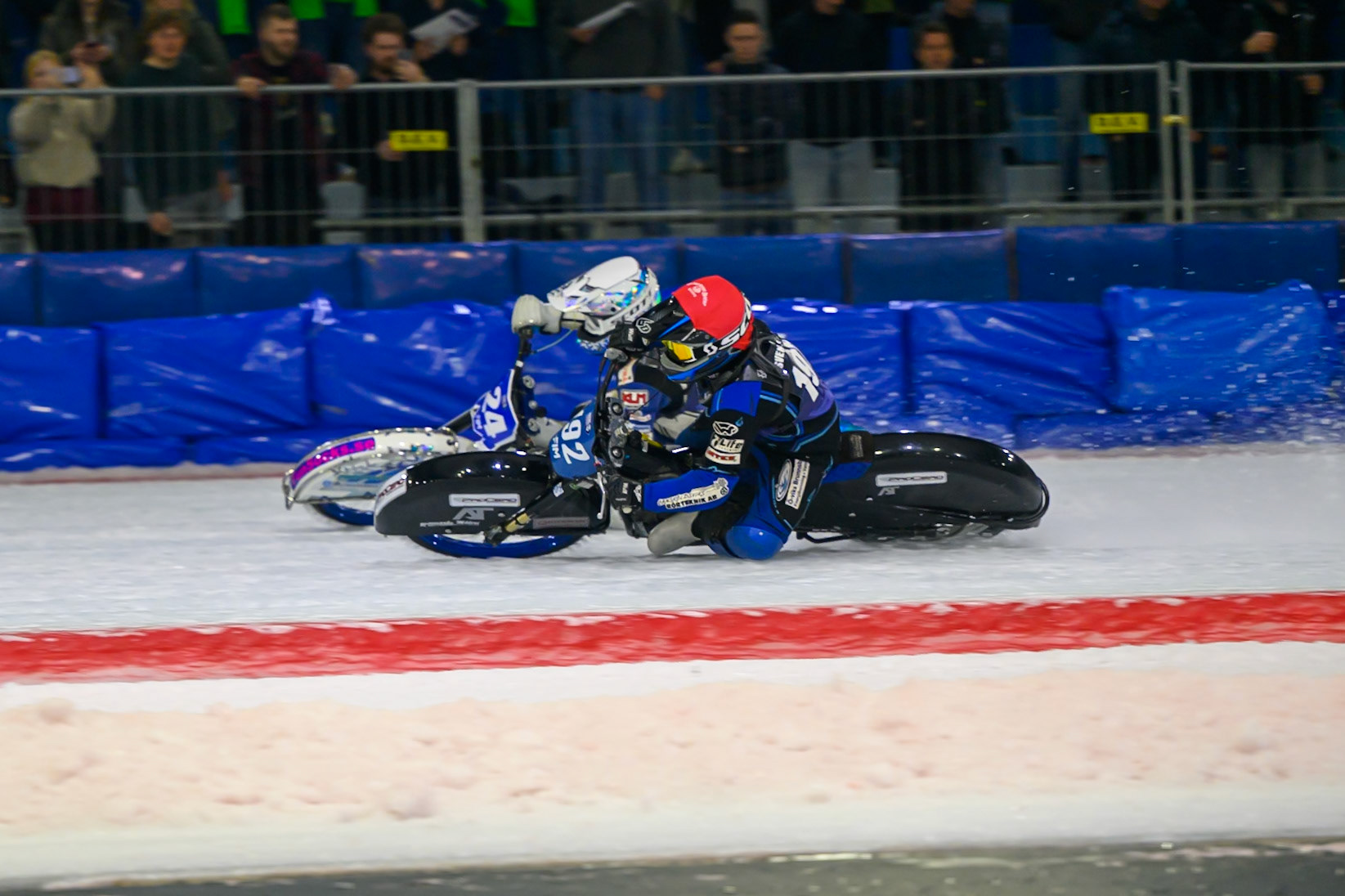 Niclas Svensson (192) of Sweden  in Red rides inside Max Koivula (24) of Finland  in White during the FIM Ice Speedway Gladiators World Championship Final 3 at Ice Rink Thialf, Heerenveen on Saturday 11th April 2026. (Photo: Ian Charles | MI News)