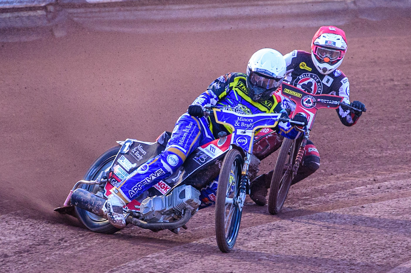 Nikolai Klindt (White) leads Max Fricke  (Red) during the SGB Premiership match between Belle Vue Aces and Sheffield Tigers at the National Speedway Stadium, Manchester on Monday 5th September 2022. (Credit: Ian Charles | MI News)