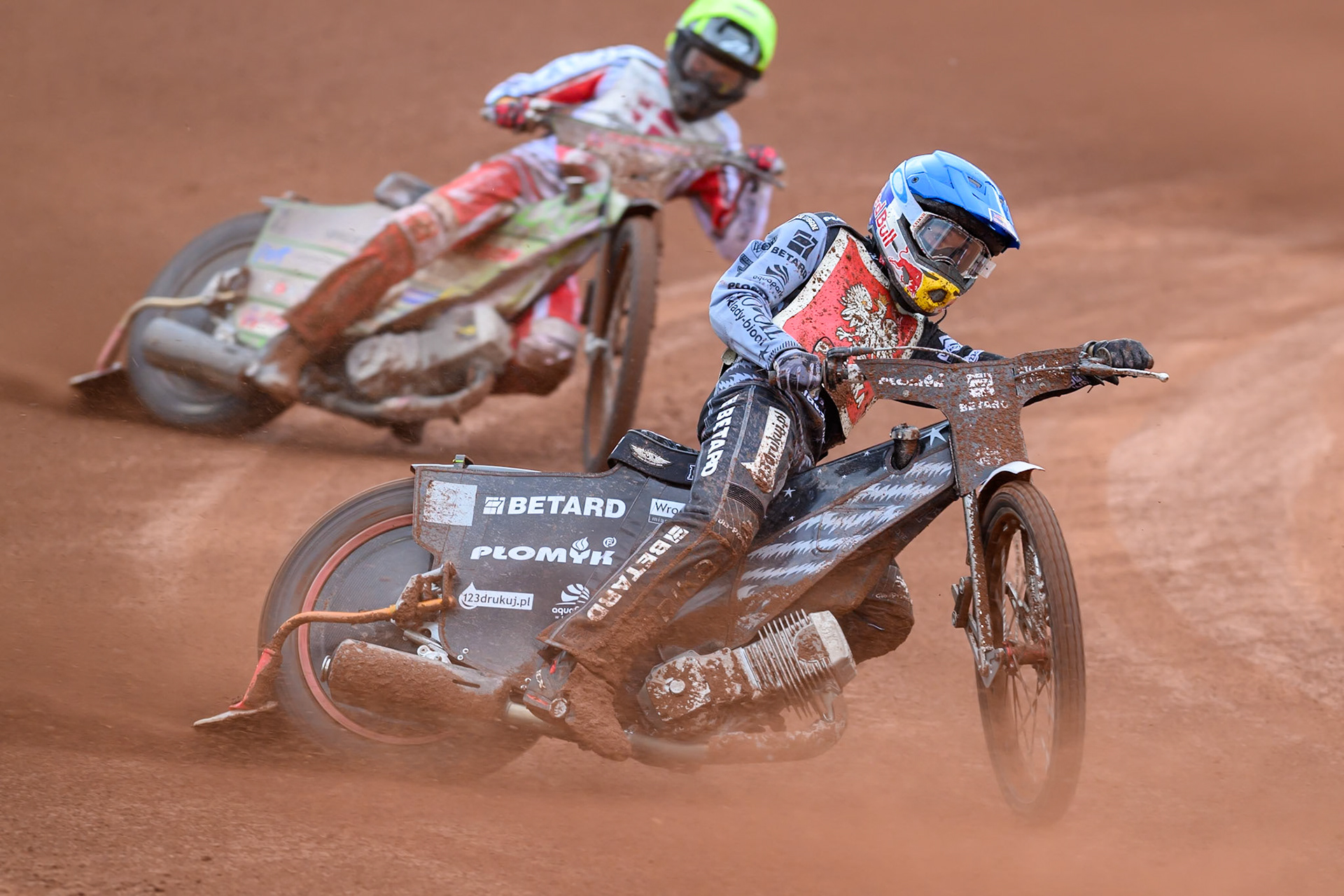 Maciej Janowski of Poland in Blue leading Jonas Knudsen of Denmark in Yellow during the Speedway GP Qualifying Round 3 at Allied Ashfield Stadium, Glasgow on Saturday 30th May 2026. (Photo: Ian Charles | MI News)