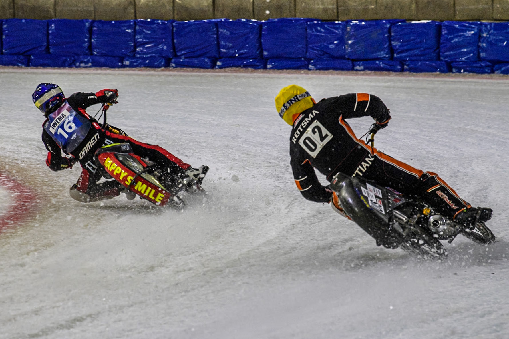 Sebastian Reitsma of The Netherlands in Yellow chases Jasper Iwema of The Netherlands in Blue during the Roelof Thijs Bokaal at Ice Rink Thialf, Heerenveen, The Netherlands on Friday 5th April 2024. (Photo: Ian Charles | MI News)