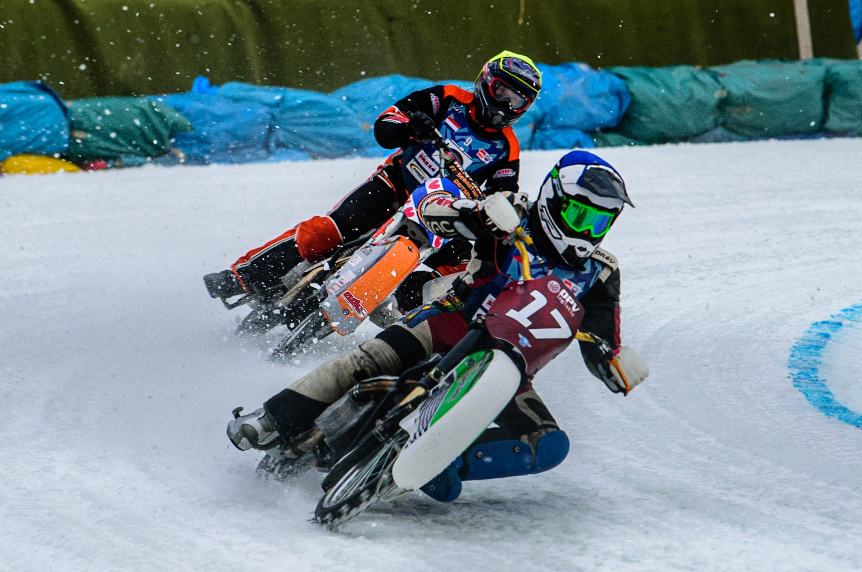 Andrej Divis (Blue) leads Sebastian Reitsma (Yellow) during the German Individual Ice Speedway Championship at Horst-Dohm-Eisstadion, Berlin on Friday 3rd March 2023. (Photo: Ian Charles | MI News)