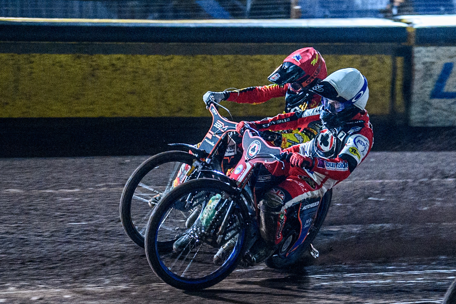 Belle Vue Aces' Brady Kurtz in White rides inside Leicester Lions' Sam Masters in Red during the Rowe Motor Oil Premiership Grand Final 2nd Leg between Leicester Lions and Belle Vue Aces at the Pidcock Motorcycles Arena, Leicester on Thursday 26th September 2024. (Photo: Ian Charles | MI News)