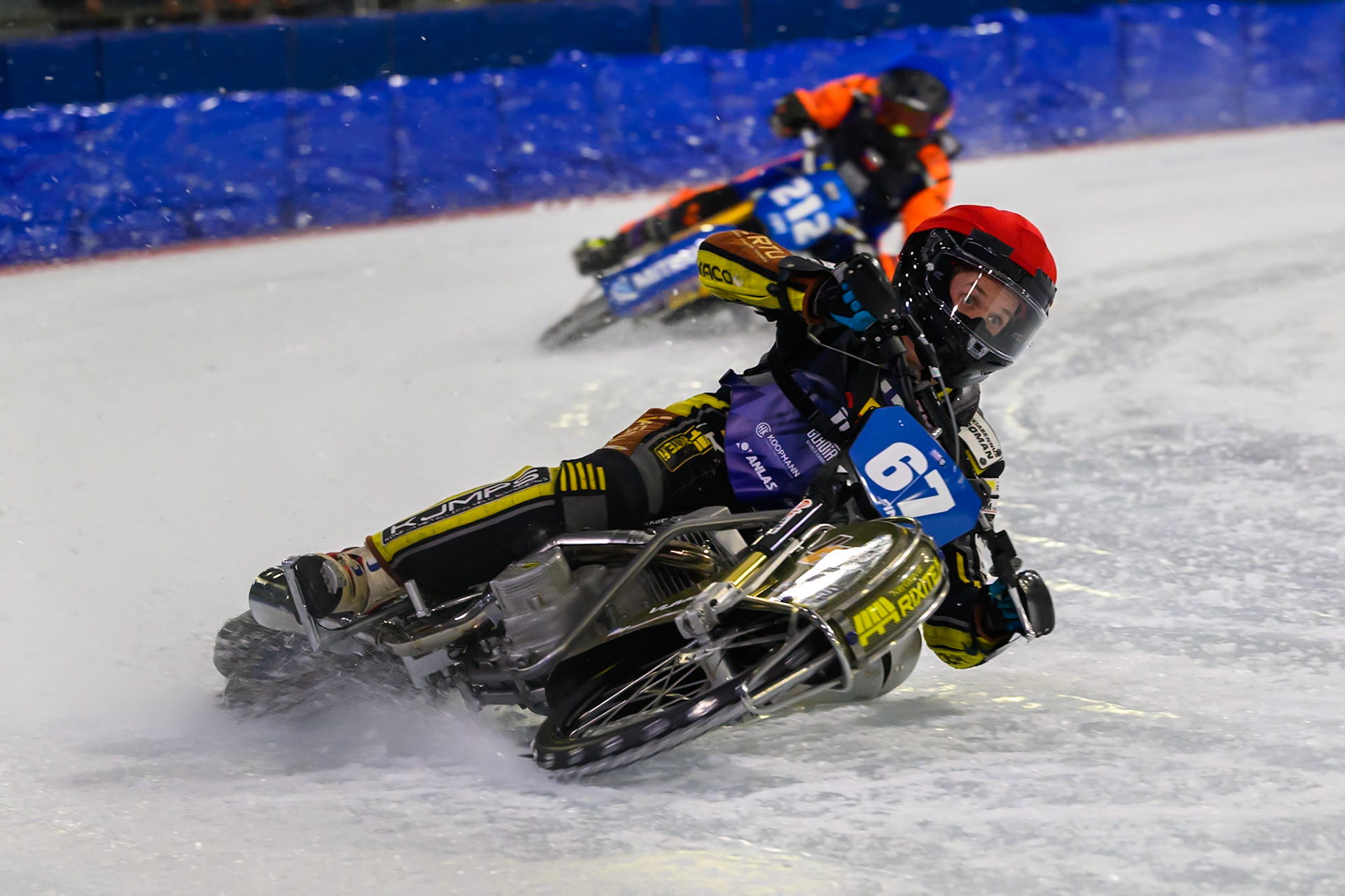 Heikki Huusko (67) of Finland in Red leading Lukas Hutla (212) of Czechia in Blue during the FIM Ice Speedway Gladiators World Championship Final 3 at Ice Rink Thialf, Heerenveen on Saturday 11th April 2026. (Photo: Ian Charles | MI News)