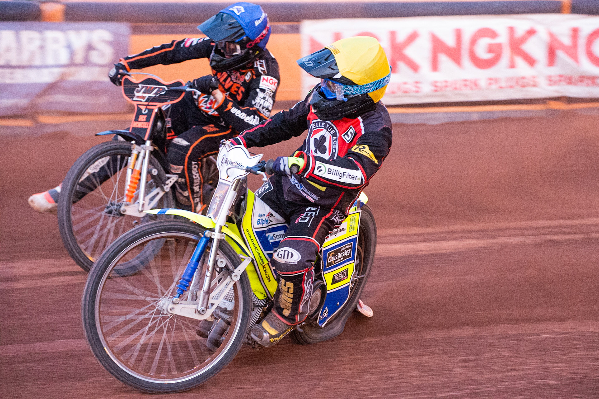 Photo by Ian Charles:

Kenneth Bjerre  (Yellow) inside Sam Masters  (Blue)

Wolverhampton Wolves v Belle Vue Aces, British Speedway Premiership 5 August 2019