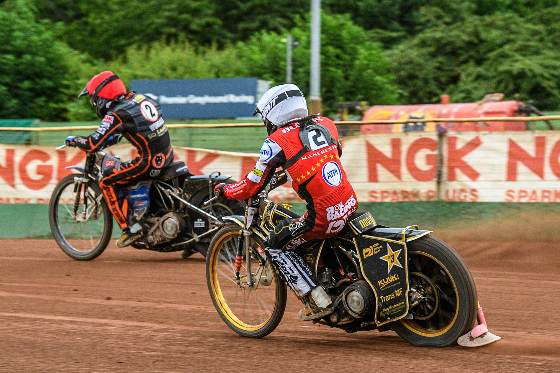 Norick Blodorn (White) chases Steve Worrall (Red) during the Sports Insure Premiership match between Wolverhampton Wolves and Belle Vue Aces at Monmore Green Stadium, Wolverhampton on Monday 10th July 2023. (Photo: Ian Charles | MI News)