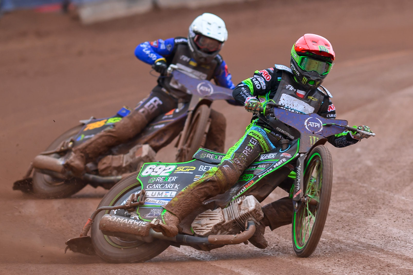 Patryk Dudek (692) of Poland in Red leading Nazar Parnitskyi (785) of Ukraine in White during the ATPI  FIM Speedway GP of Manchester at the National Speedway Stadium, Manchester on Saturday 6th June 2026. (Photo: Ian Charles | MI News)