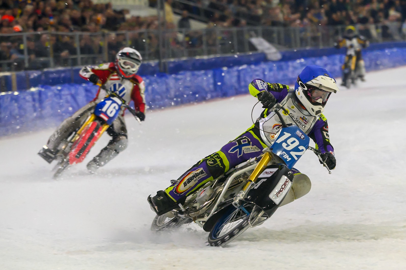 Paul Cooper of Great Britain  \in Blue leading Josef Kreuzberger of Austria in White during the ROELOF THIJS BOKAAL at Ice Rink Thialf, Heerenveen on Friday 10th April 2026.  (Photo: Ian Charles | MI News)