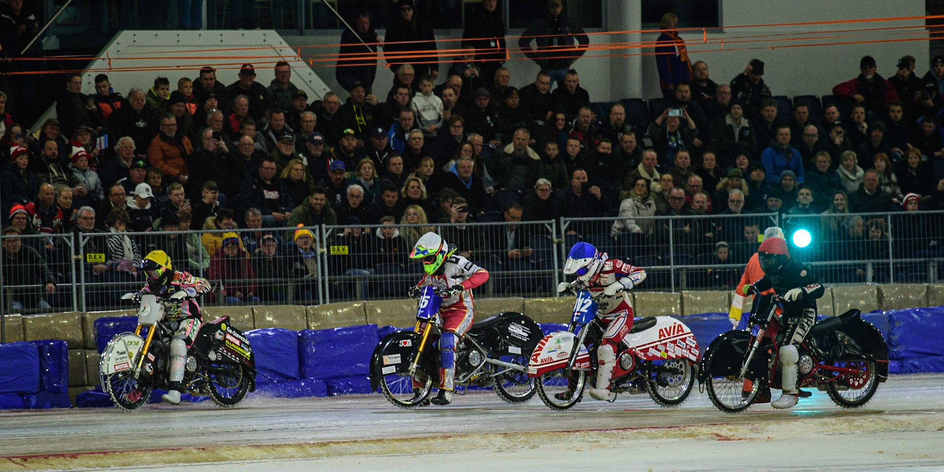 HEERENVEEN, NL. APR 1.  The start of Heat 1: (l-r) Tom Abrahamsson (Yellow), Michał Knapp (White), Niek Schaap (Blue) and Henri Ahlbom (Red) during the ROLOEF THIJS BOKAAL  at Ice Rink Thialf, Heerenveen on Friday 1st April 2022. (Credit: Ian Charles | MI News)