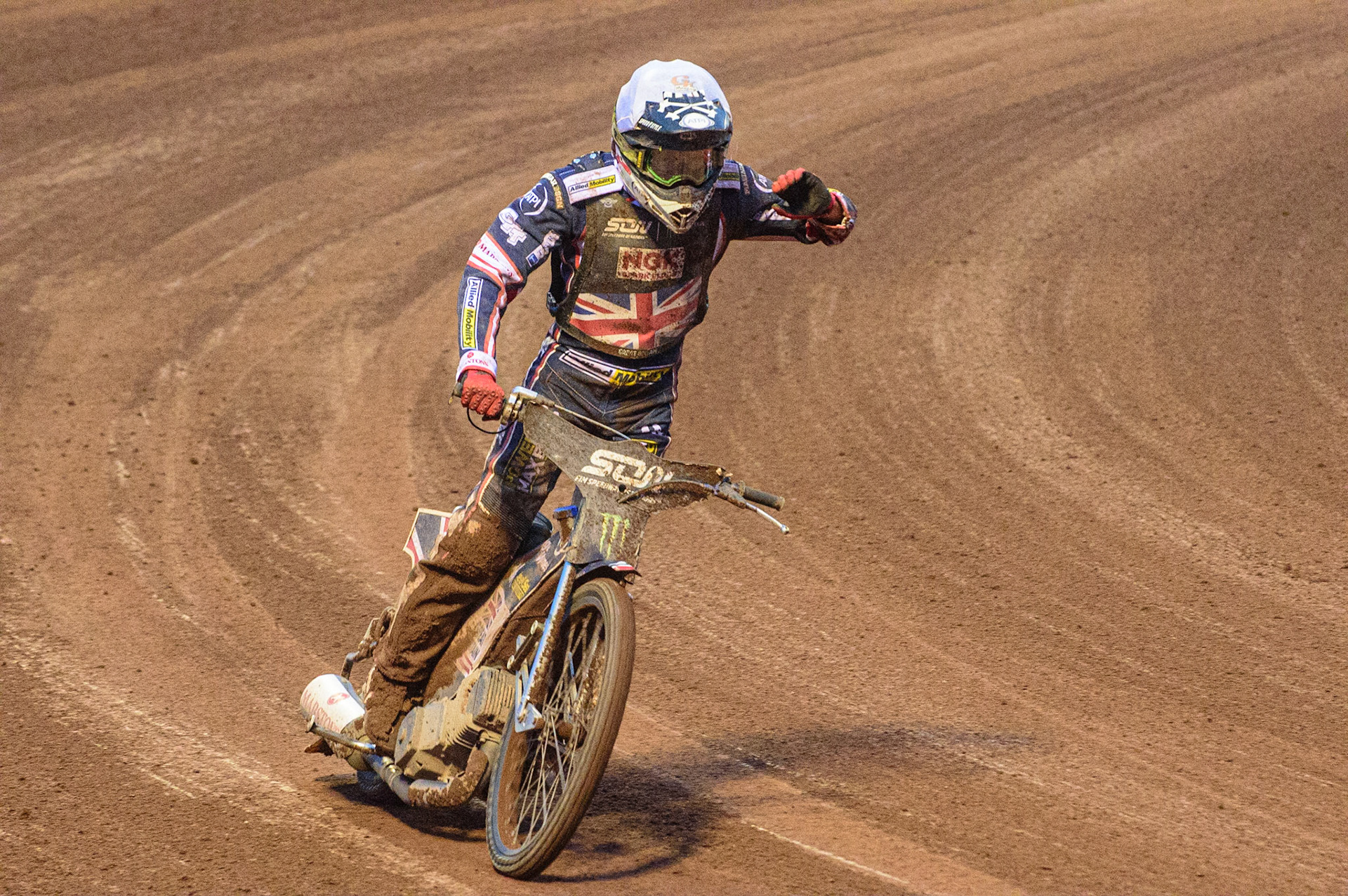 MANCHESTER, UK. OCT 17TH Dan Bewley of Great Britain waves to the crowd during the Monster Energy FIM Speedway of Nations at the National Speedway Stadium, Manchester on Sunday  17th October 2021. (Credit: Ian Charles | MI News)