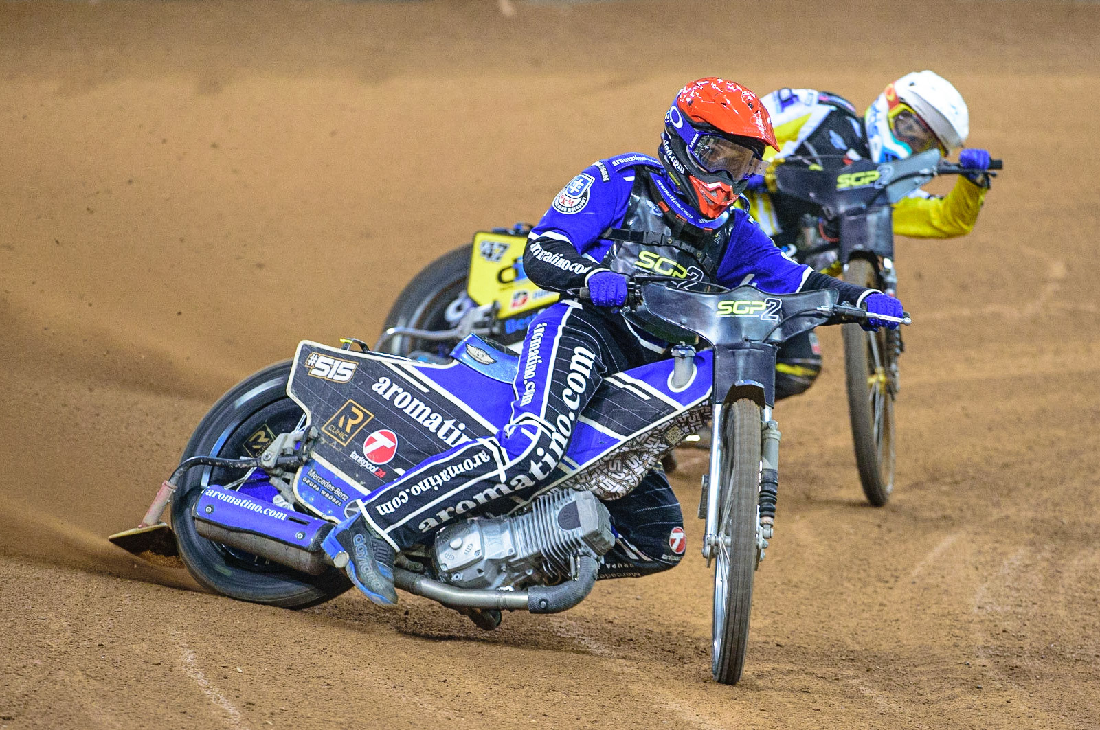 Jakub Miskowiak (Poland) (Red) leads Wiktor Lampart (Poland) (White) during the FIM  Speedway Grand Prix  2 of Great Britain at the Principality Stadium, Cardiff on Sunday 14th August 2022. (Credit: Ian Charles | MI News)