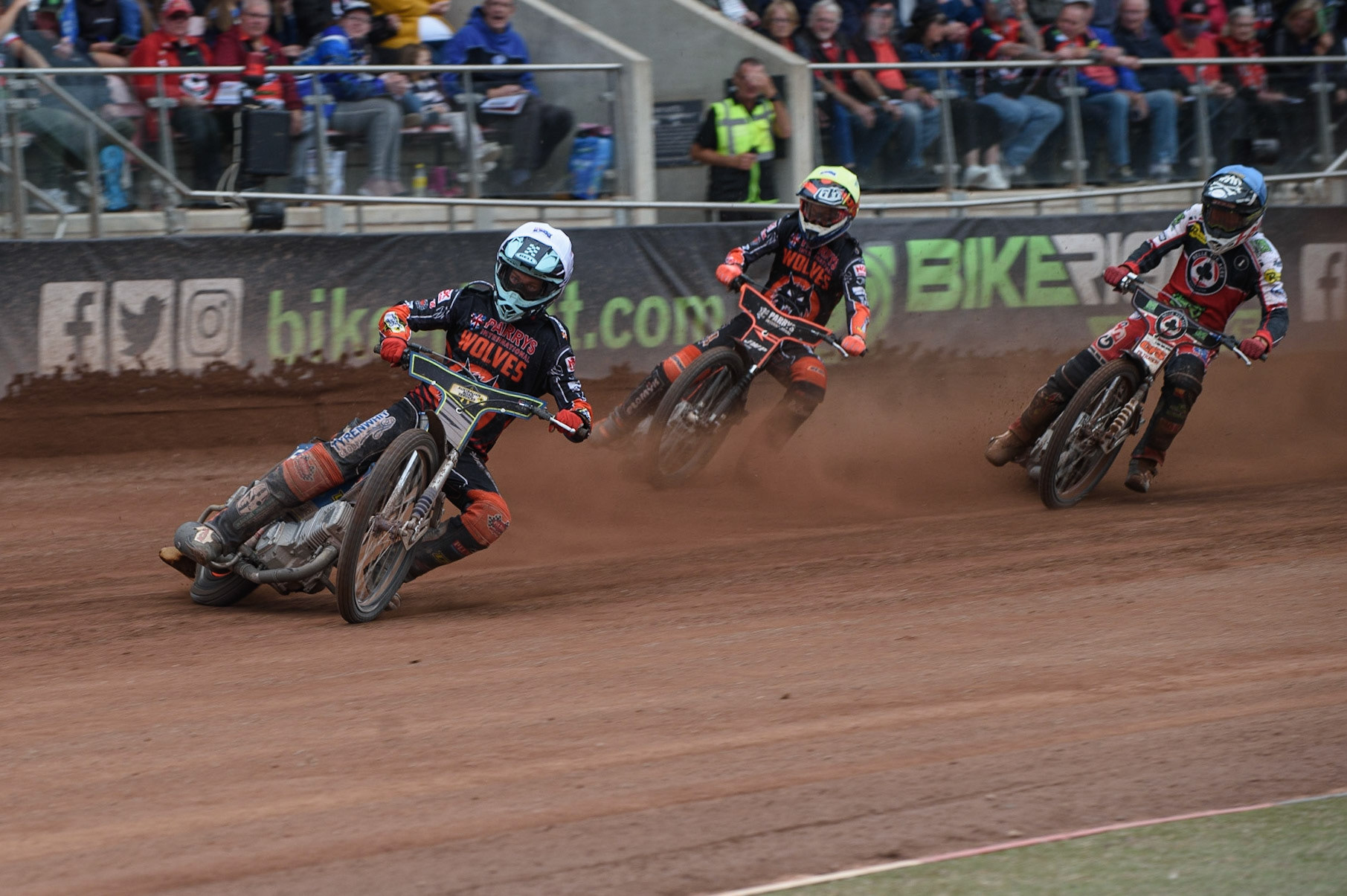 MANCHESTER, UK. AUGUST 30TH Ryan Douglas  (Yellow) leads Sam Masters  (Yellow) and Dan Bewley (Blue) during the SGB Premiership match between Belle Vue Aces and Wolverhampton Wolves at the National Speedway Stadium, Manchester on Monday 30th August 2021. (Credit: Ian Charles | MI News)
