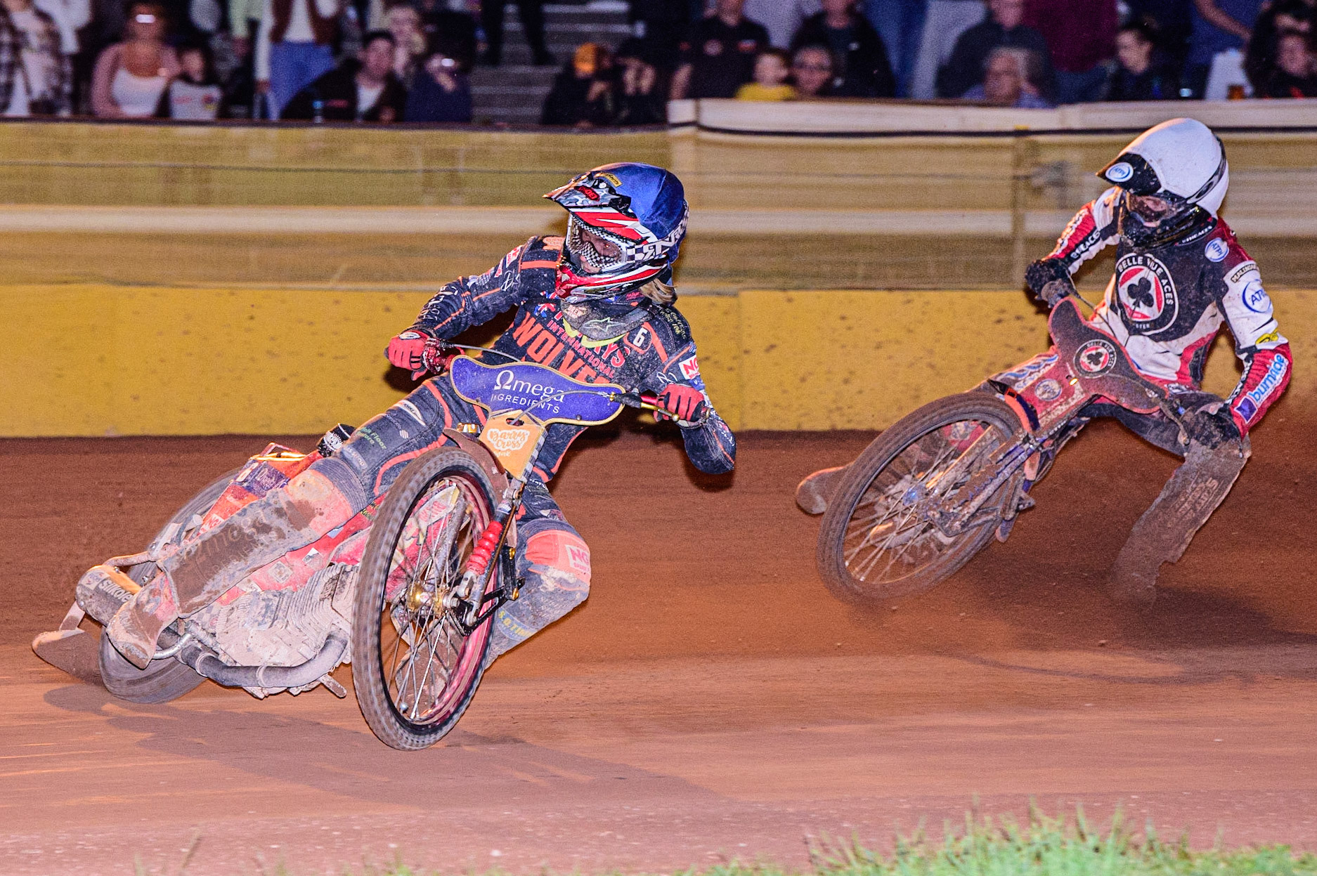 Drew Kemp  (Blue) leads Brady Kurtz  (White) during the SGB Premiership match between Wolverhampton Wolves and Belle Vue Aces at Monmore Green Stadium, Wolverhampton on Monday 29th August 2022. (Credit: Ian Charles | MI News)