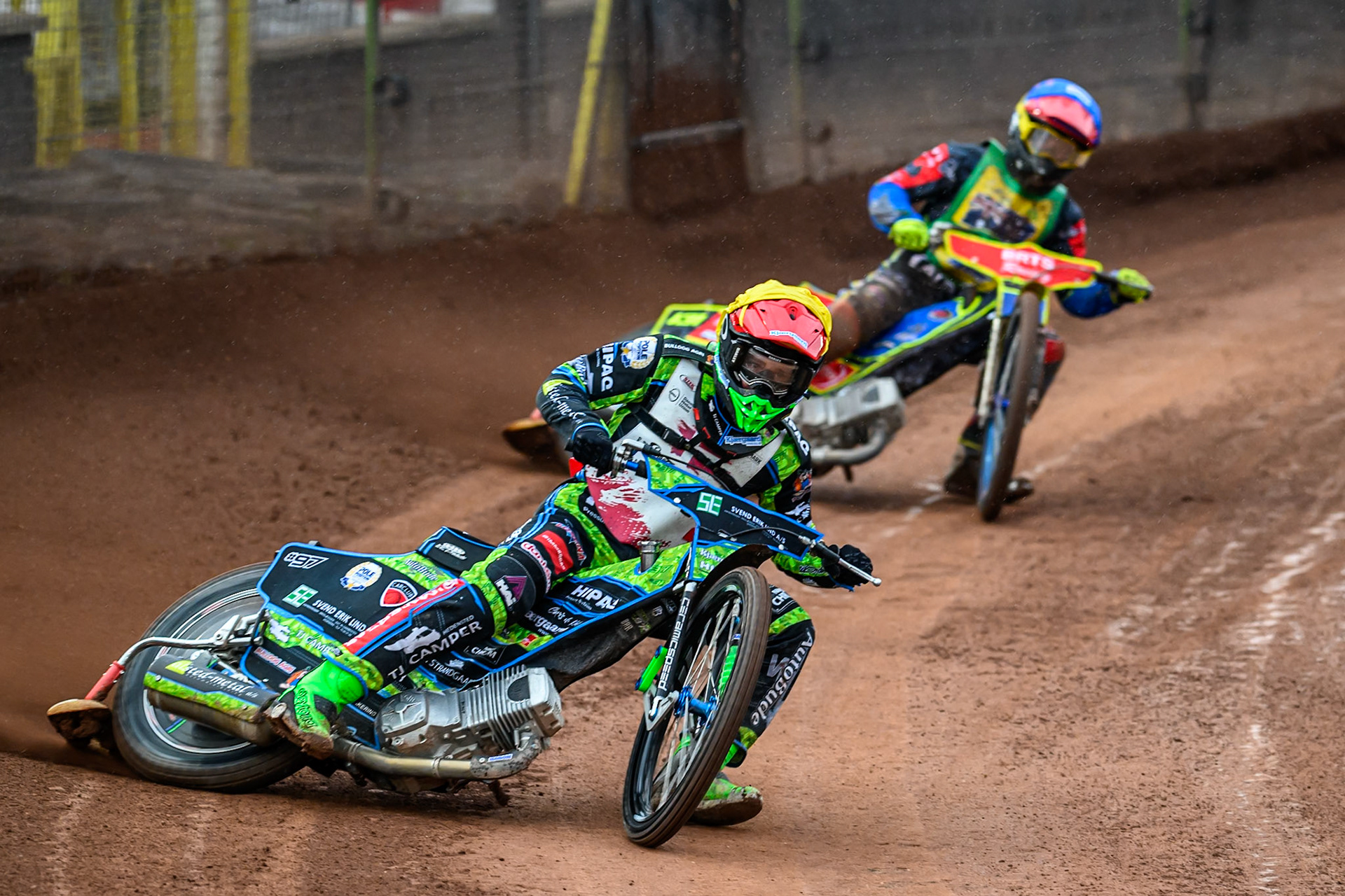 Mikkel Andersen of Denmark in Yellow leading Tate Zischke of Australia in Blue during the FIM SGP2 Qualifying Round at the Peugeot Ashfield Stadium in Glasgow on Saturday 24th May 2025. (Photo: Ian Charles | MI News)