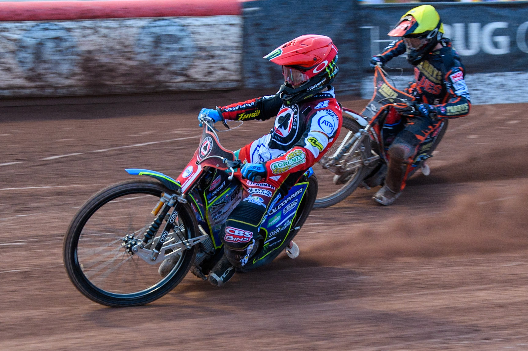 Jaimon Lidsey (Red) leads Zach Cook (Yellow) during the Sports Insure Premiership Knock Out Cup Quarter Final 2nd Leg between Belle Vue Aces and Wolverhampton Wolves at the National Speedway Stadium, Manchester on Thursday 18th May 2023. (Photo: Ian Charles | MI News)