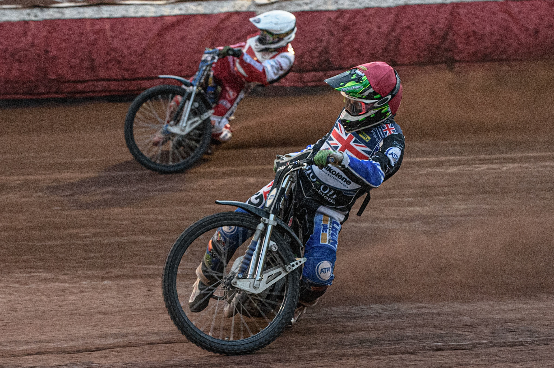 GLASGOW, UK. JUNE 19TH.  Dan Bewley (Great Britain) (Red) leads Rasmus Jensen (Denmark) in the run off for the final qualifying place during the FIM Speedway Grand Prix Qualifying Round at the Peugeot Ashfield Stadium, Glasgow on Saturday 19th June 2021. (Credit: Ian Charles | MI News)