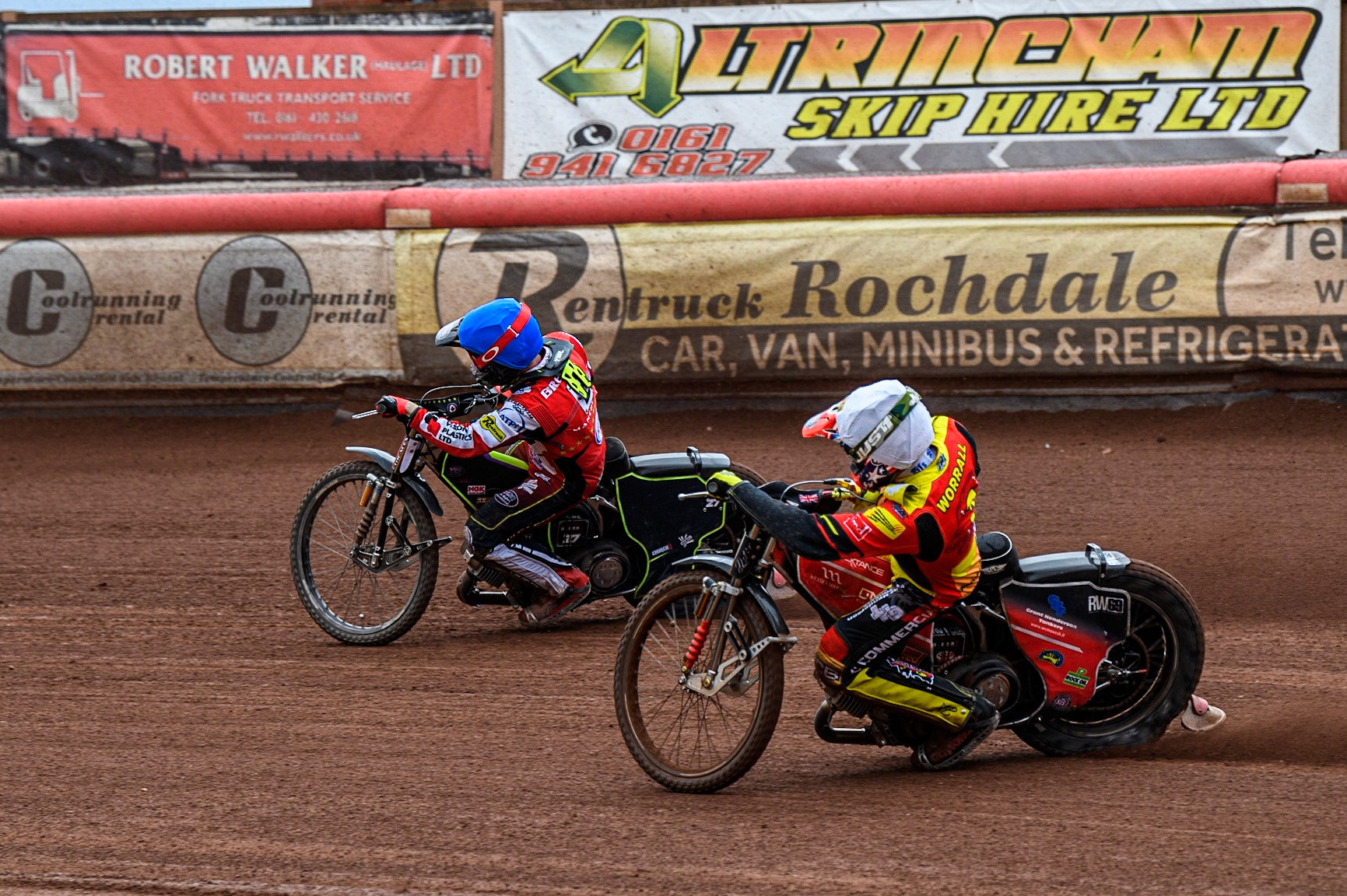 Richie Worrall (White) chases Tom Brennan (Blue) during the Sports Insure Premiership match between Belle Vue Aces and Leicester Lions at the National Speedway Stadium, Manchester on Monday 28th August 2023. (Photo: Ian Charles | MI News)
